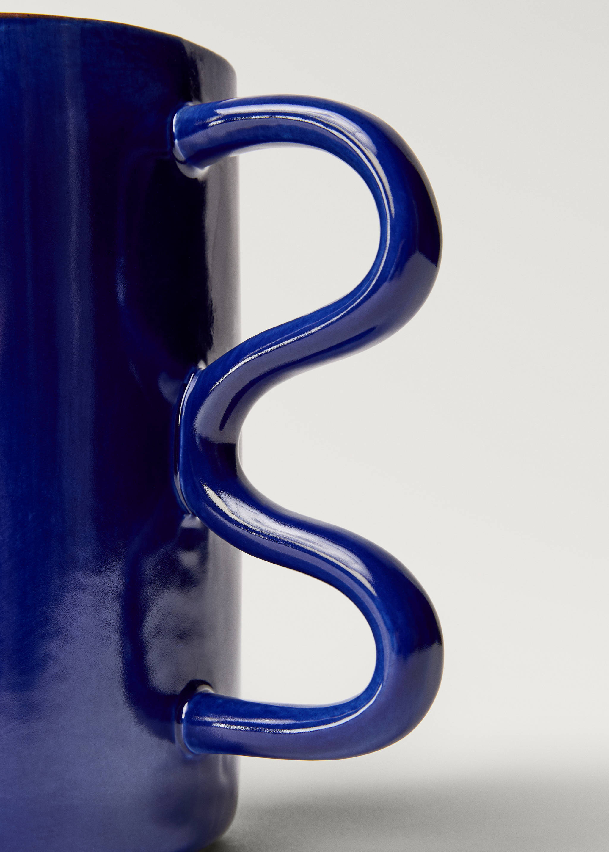 Medium earthenware vase with handles - Details of the article 1