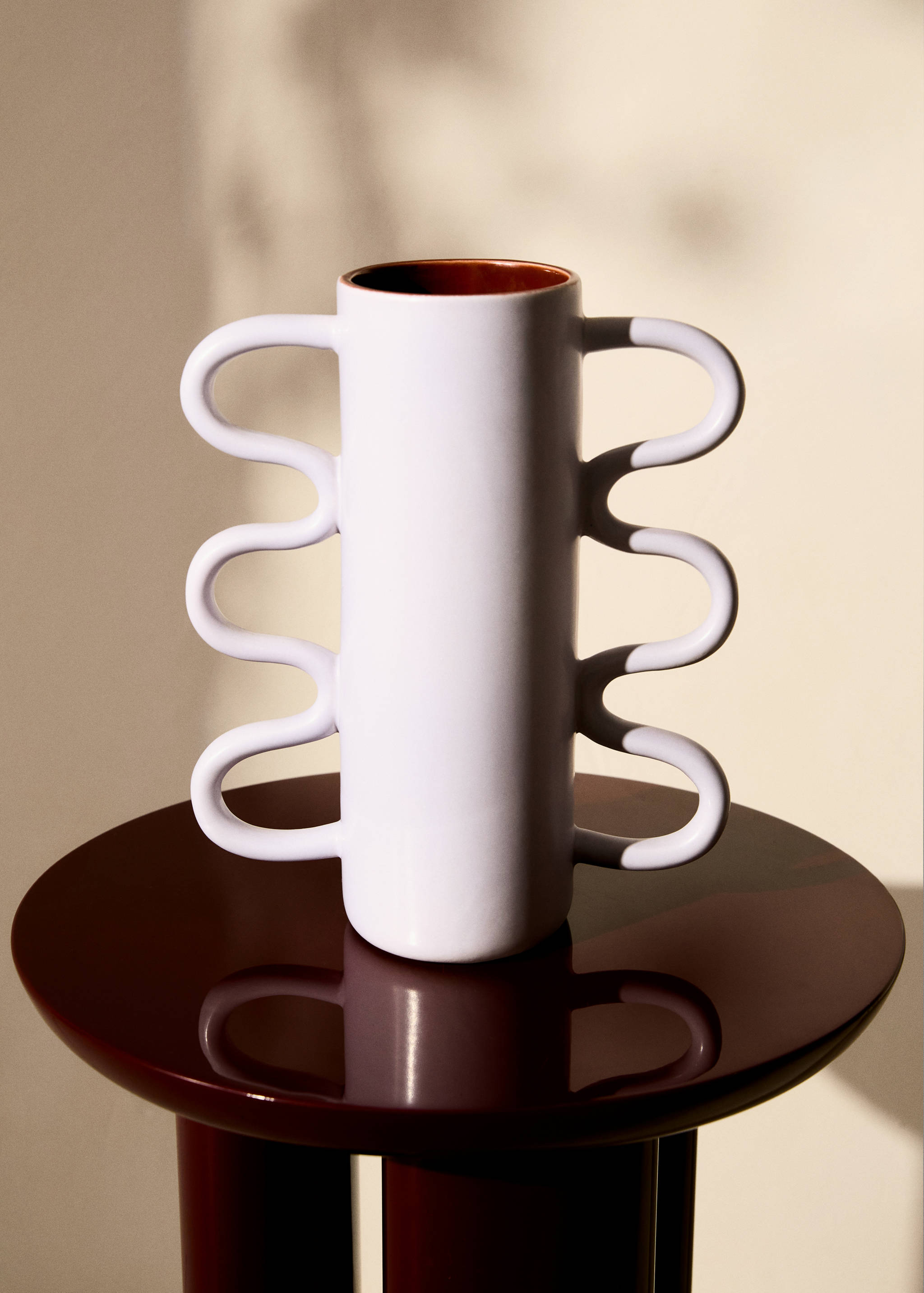 China vase with big wave and handles - General plane