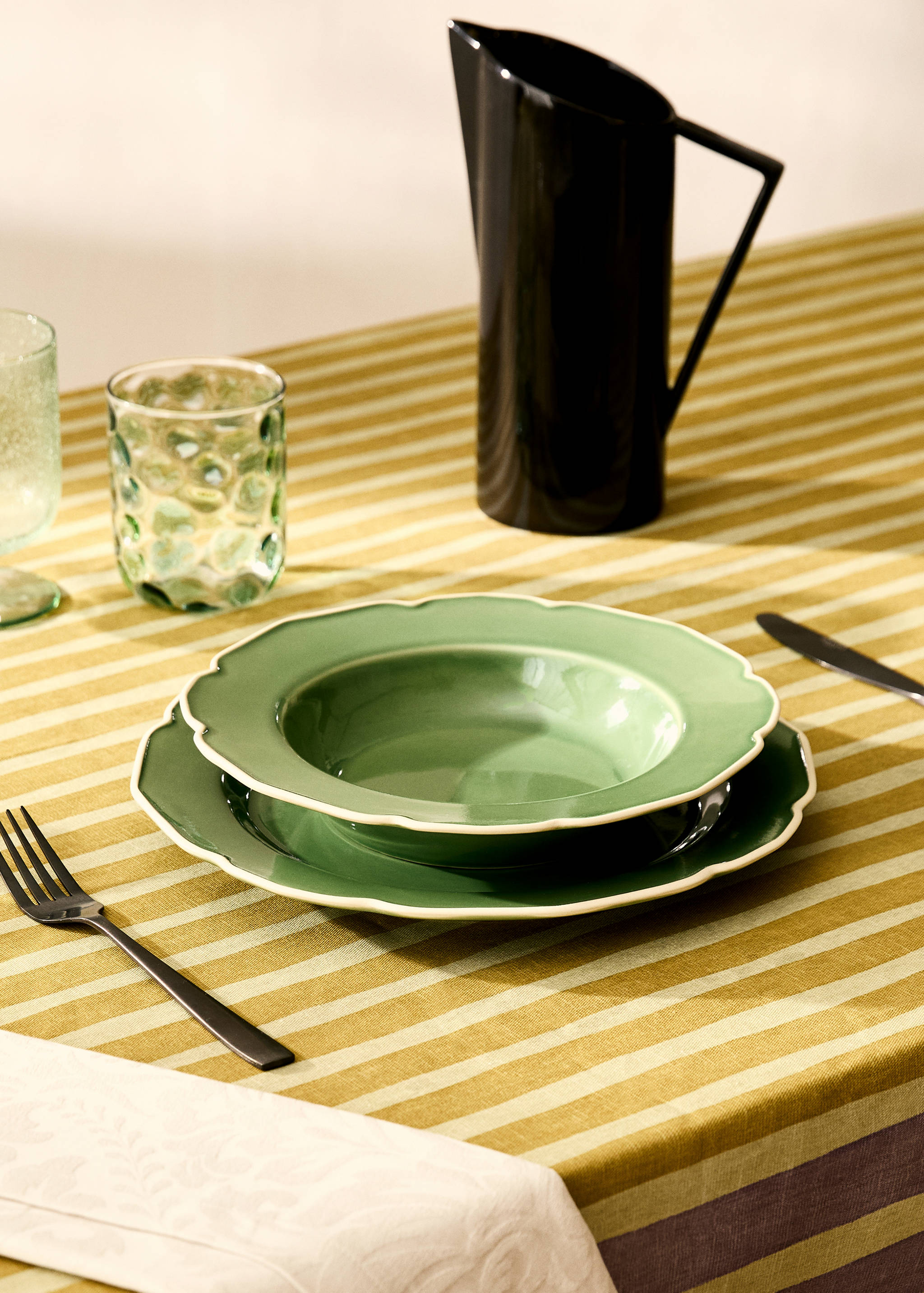 Βαθύ πιάτο από ημιπορσελάνη με κυματισμό - Γενικό πλάνο