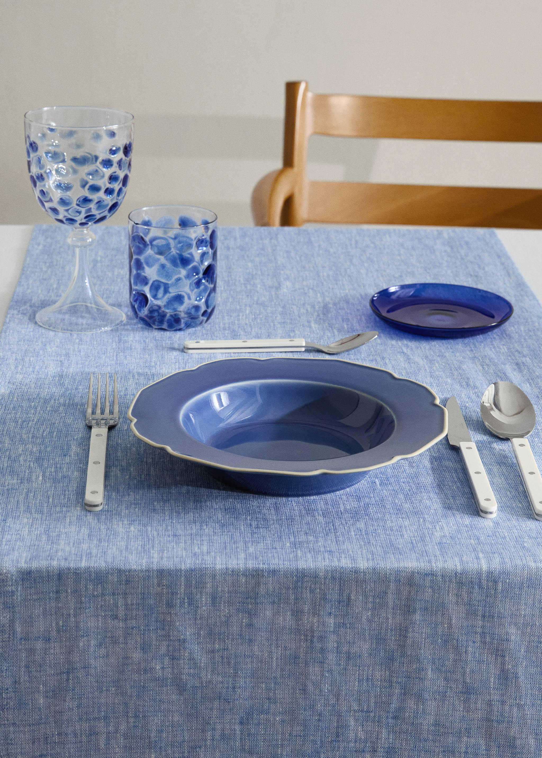 Βαθύ πιάτο από ημιπορσελάνη με κυματισμό - Γενικό πλάνο