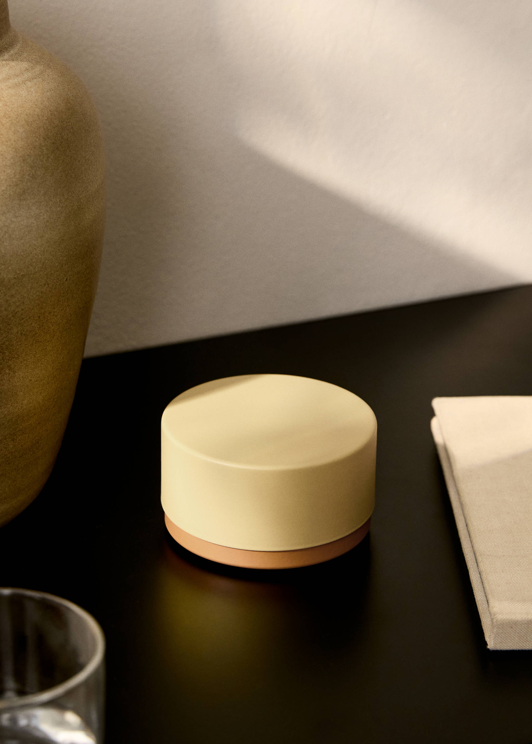 Capsa metall bicolor petita - Pla general