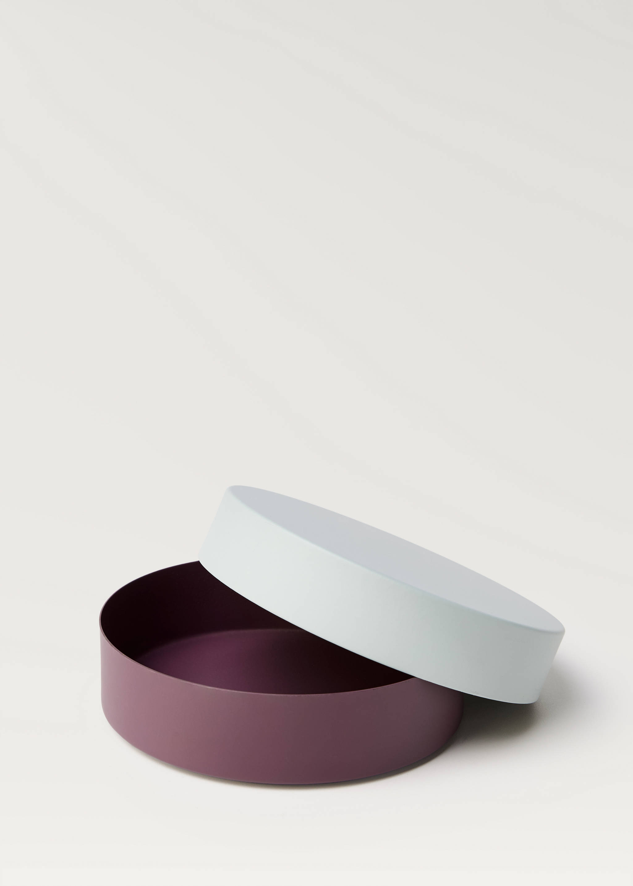 Medium two-tone metal box - Details of the article 2