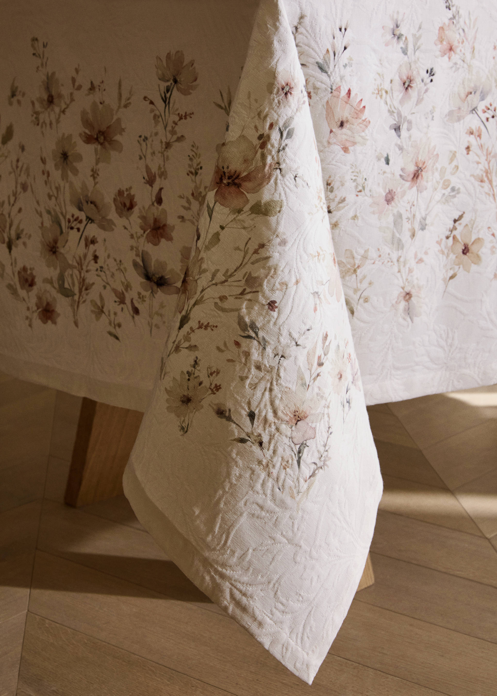 Jacquard tablecloth with mini-floral print for 6 to 8 diners - Details of the article 8