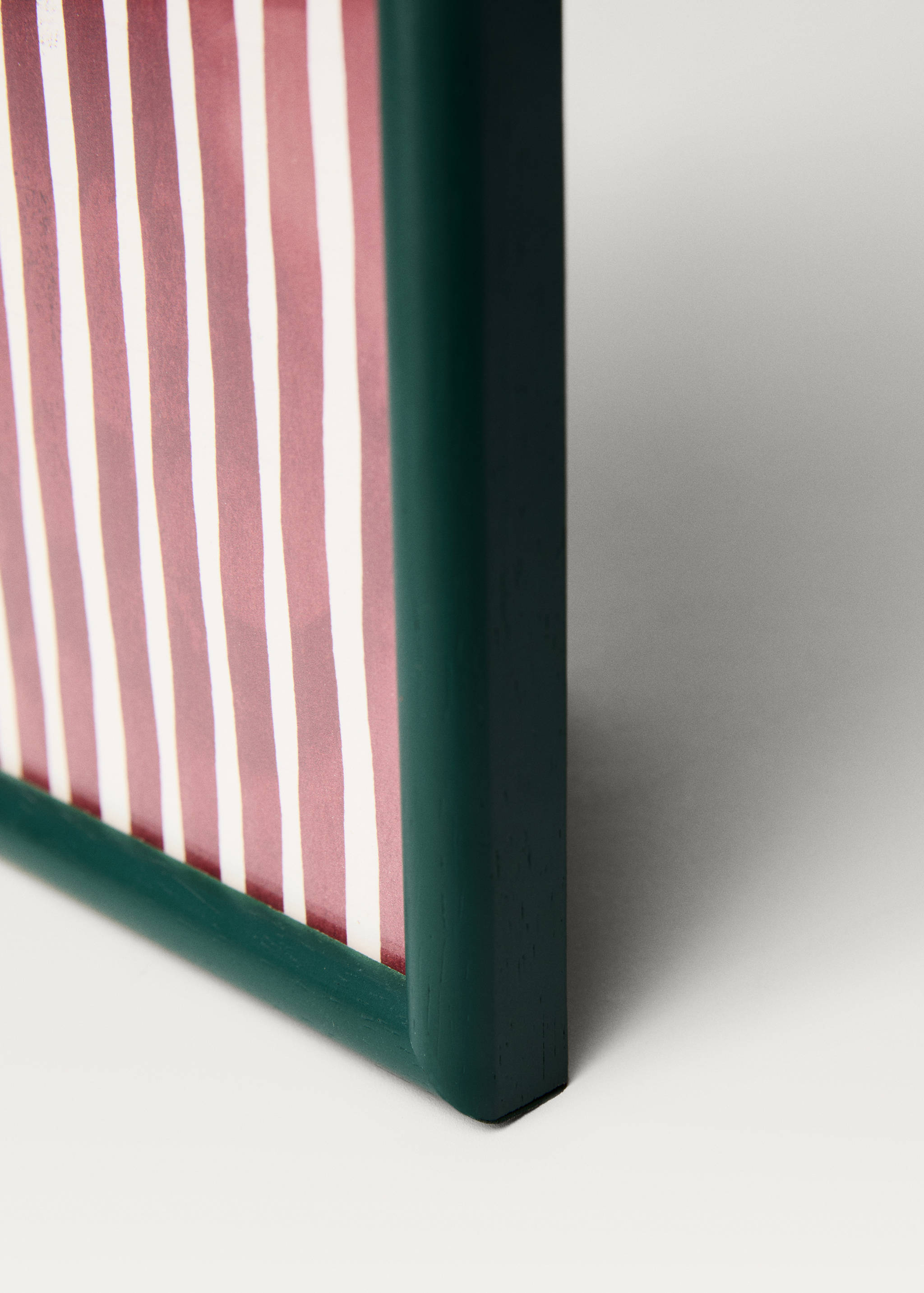 Medium wood frame with lines - Details of the article 3