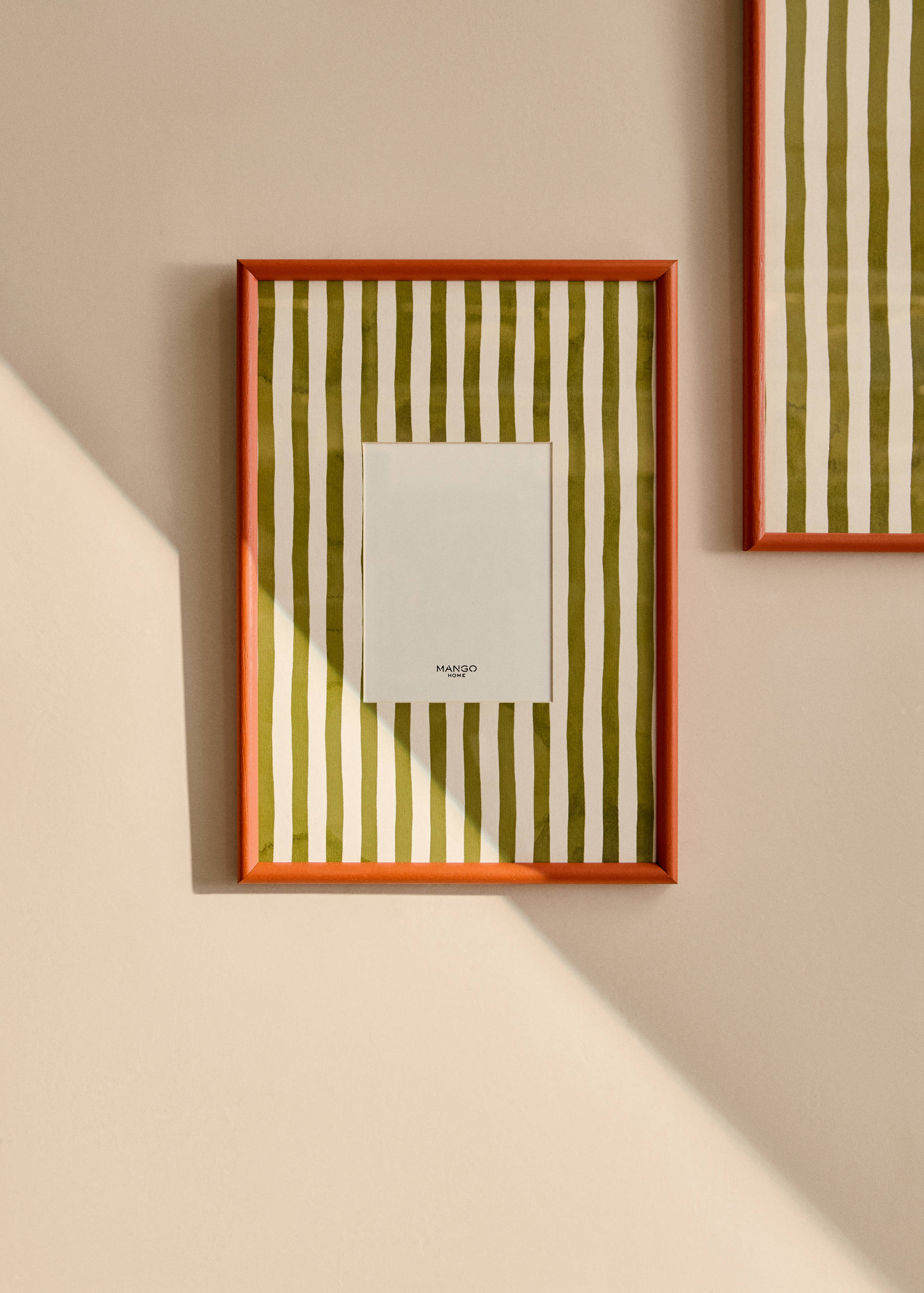 Medium wood frame with lines - General plane