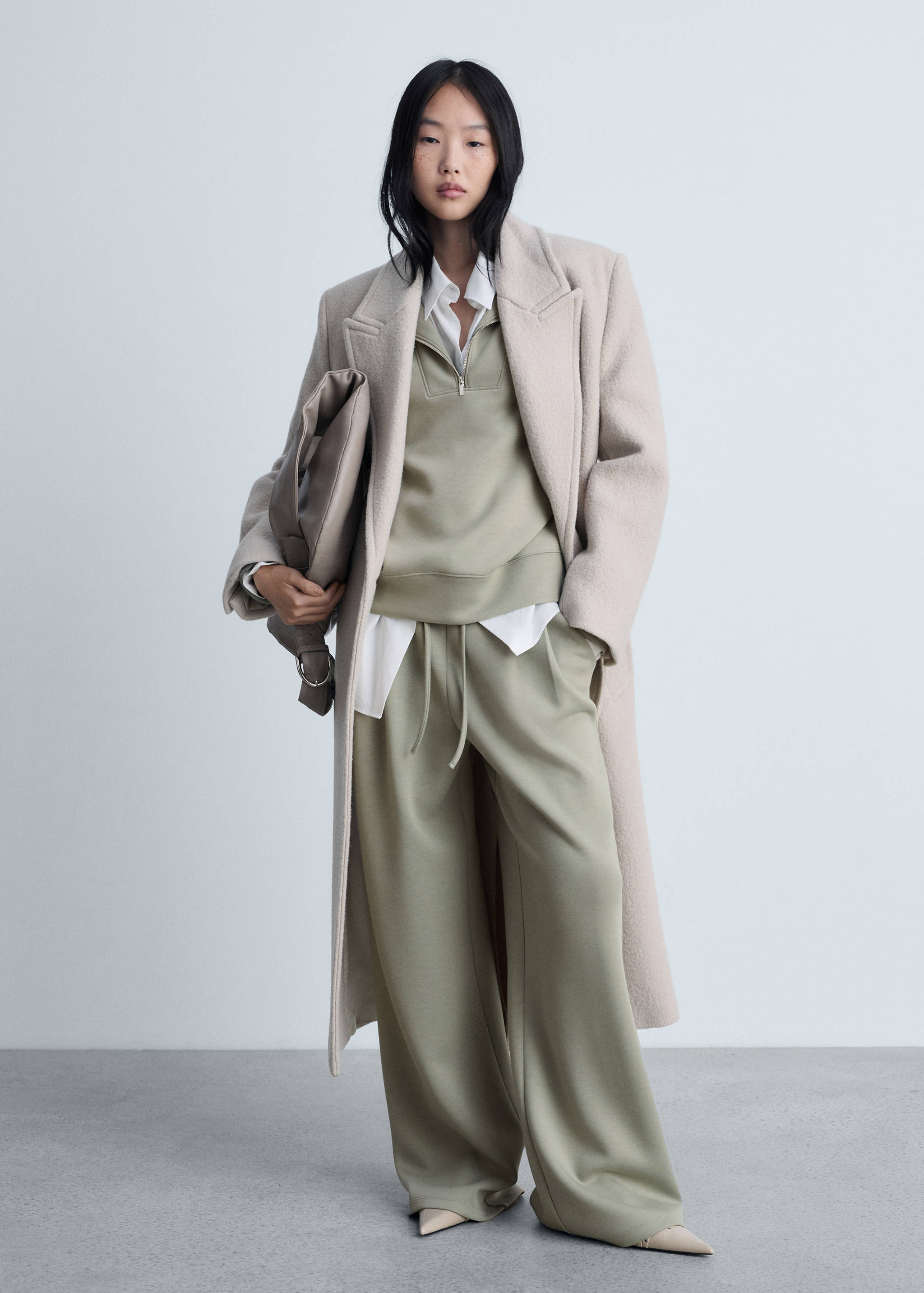 Wide leg pleated jogger trousers - General plane