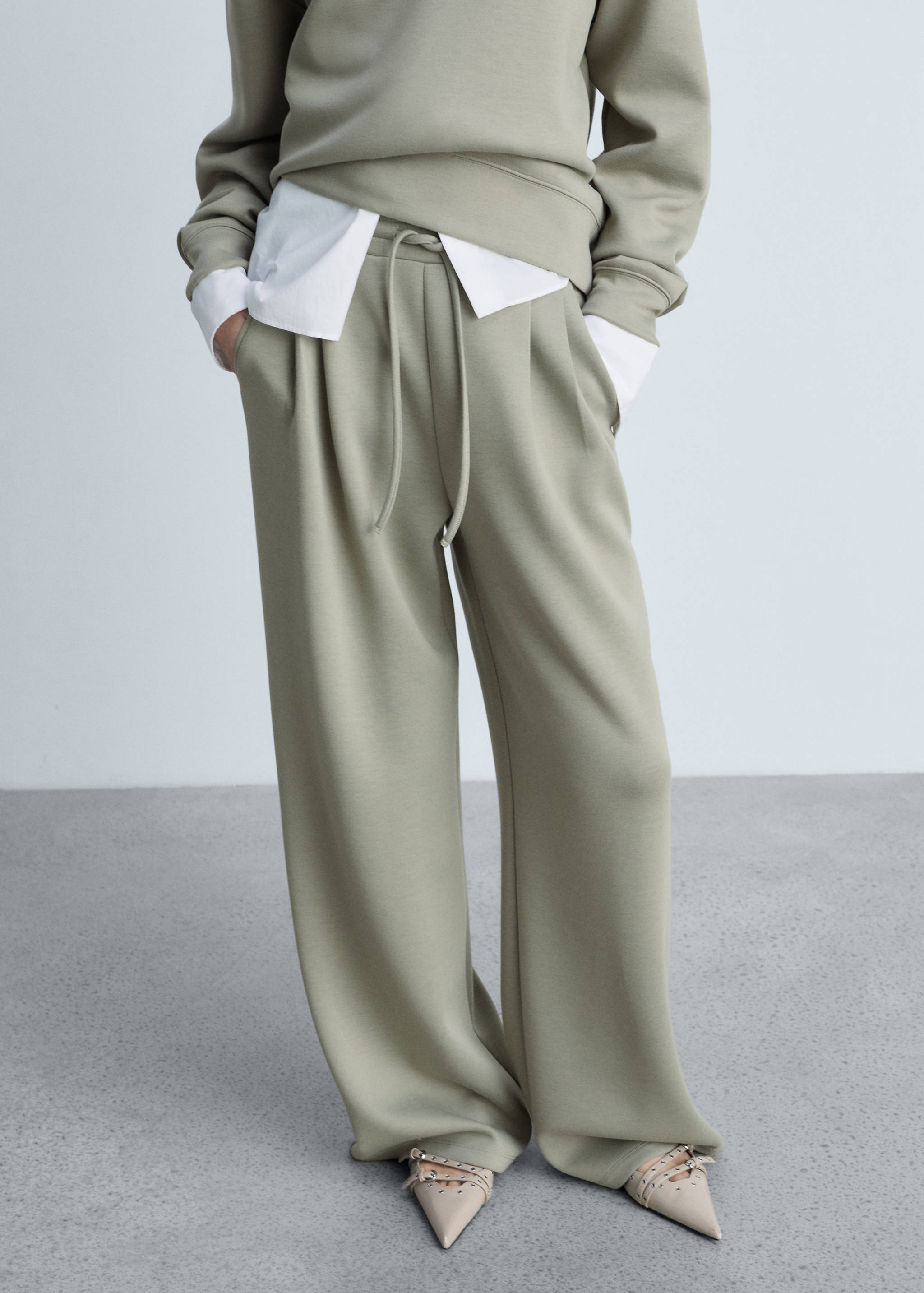 Wide leg pleated jogger trousers - Medium plane