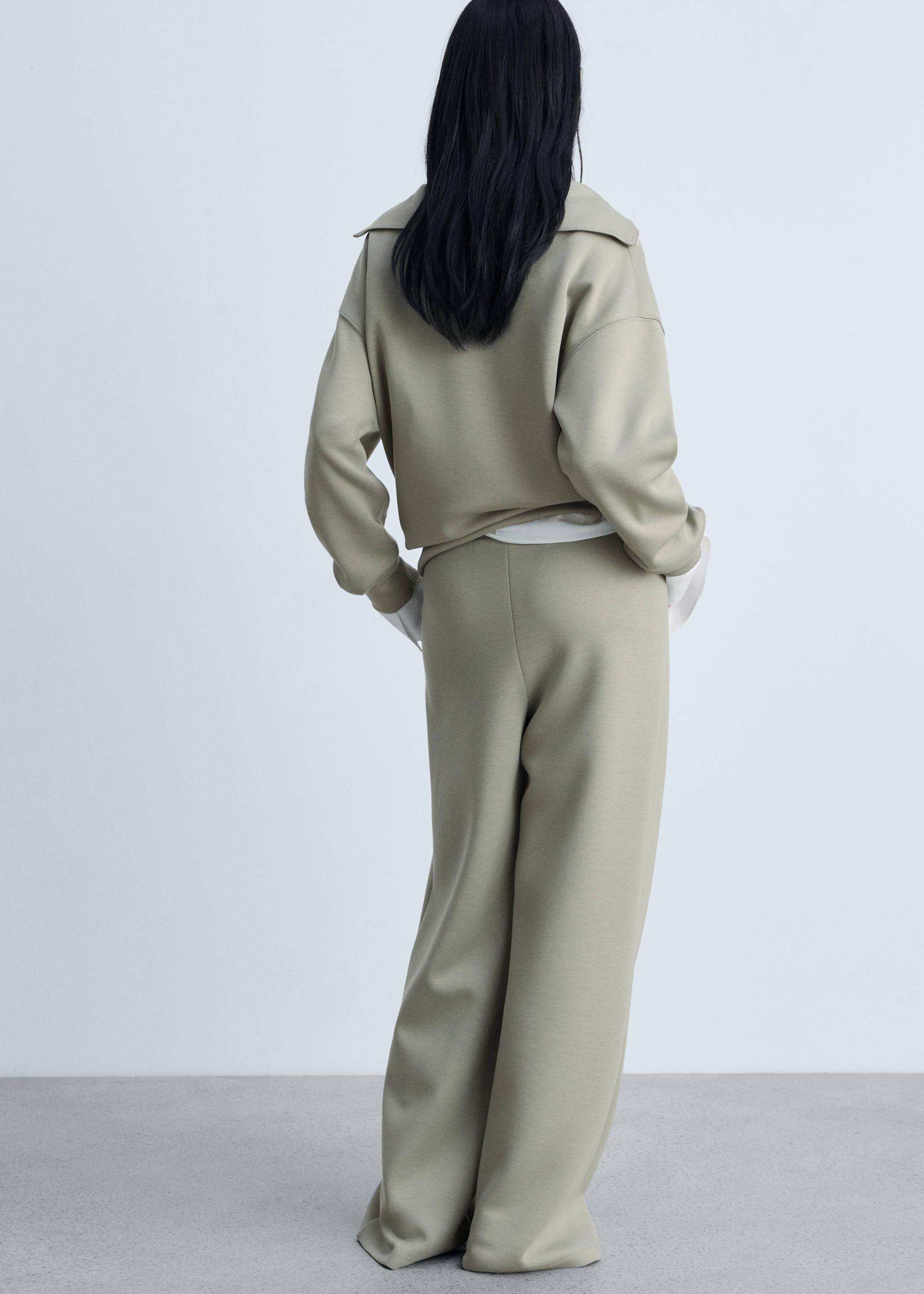 Wide leg pleated jogger trousers - Reverse of the article