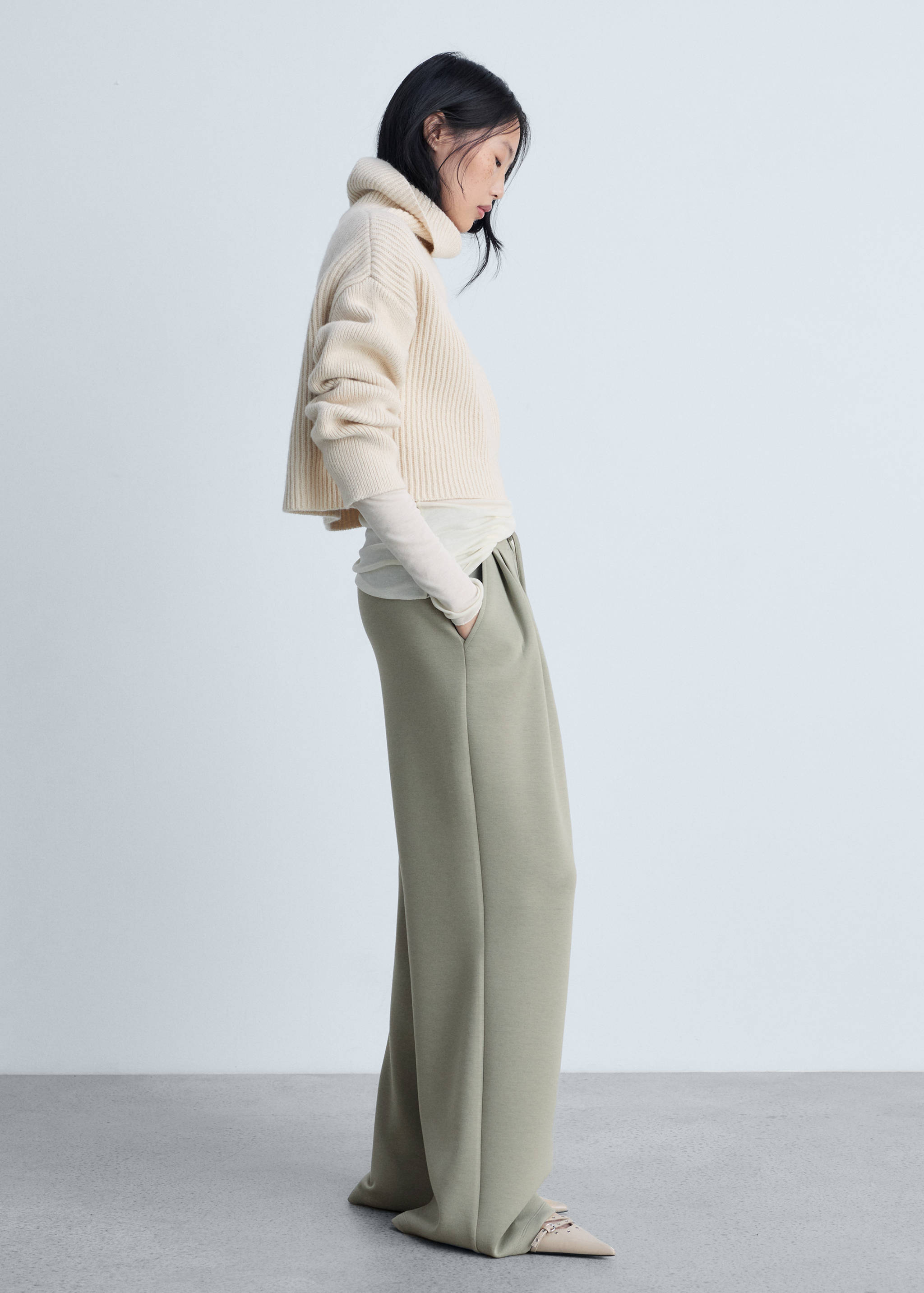 Wide leg pleated jogger trousers - Details of the article 2