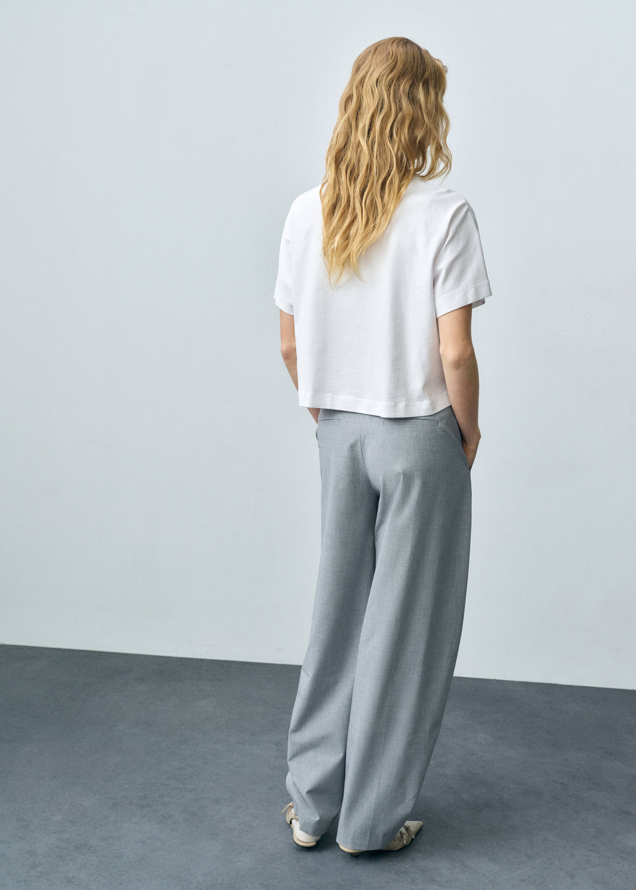 Short-sleeved cotton t-shirt - Reverse of the article