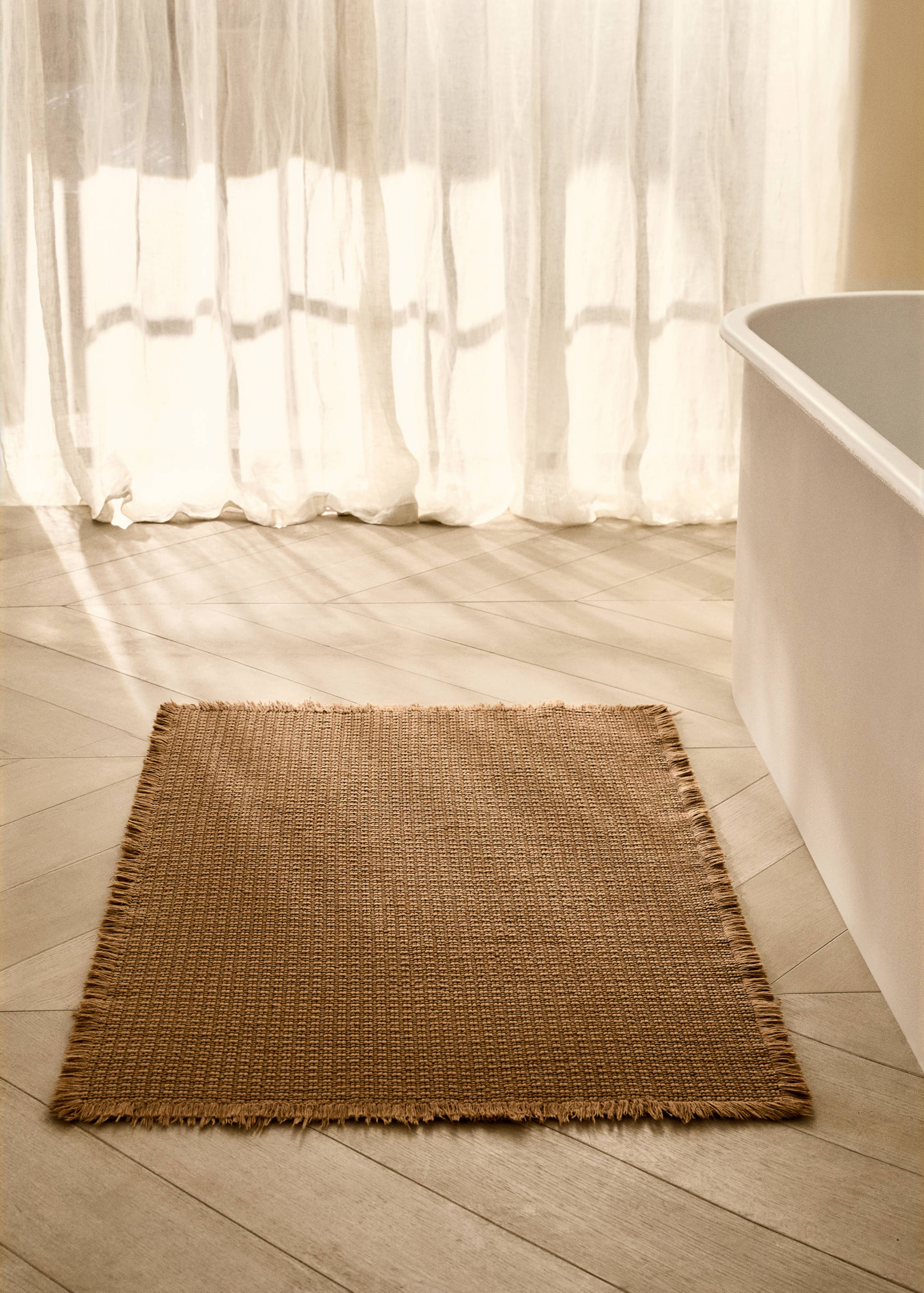 Geometric fringed bath rug - General plane