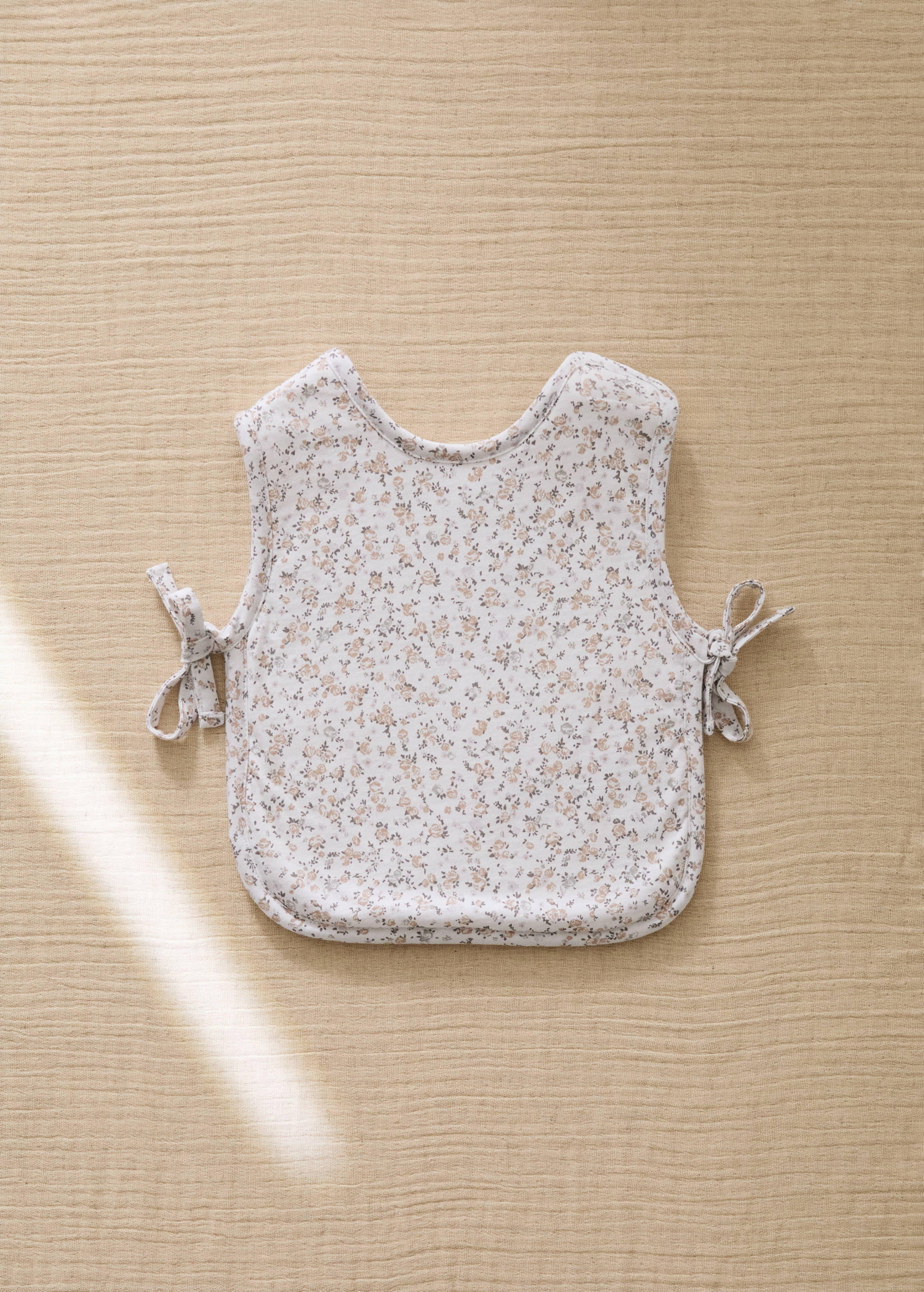Bib with mini-flower print - General plane