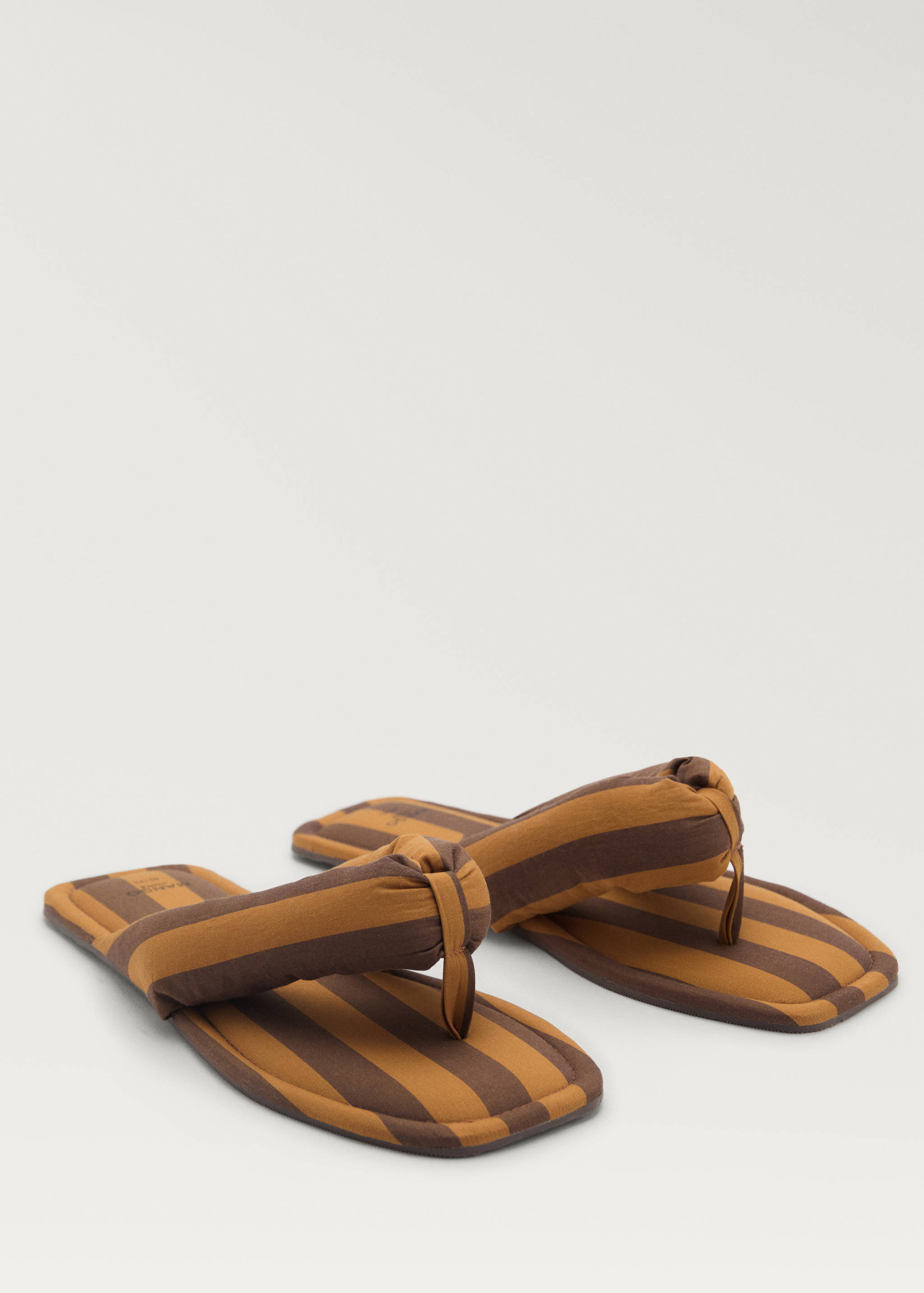 Zapatillas abiertas raya tejida - Plano medio