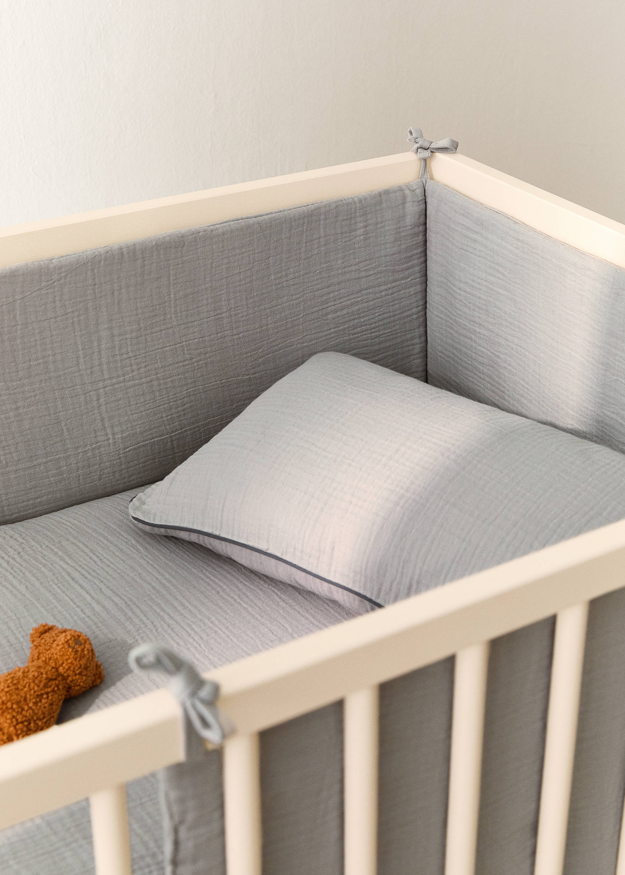 Children’s cotton gauze cot protector - General plane