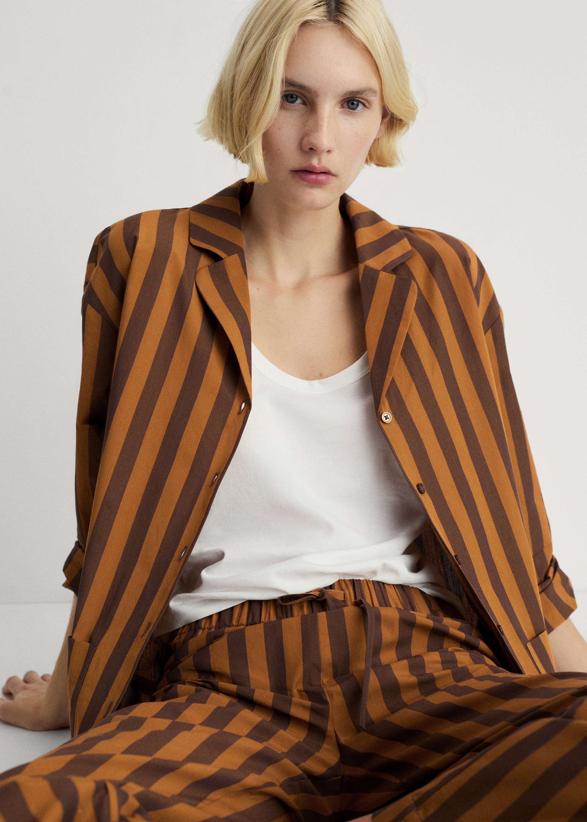 Woven two-tone striped trousers - Details of the article 1