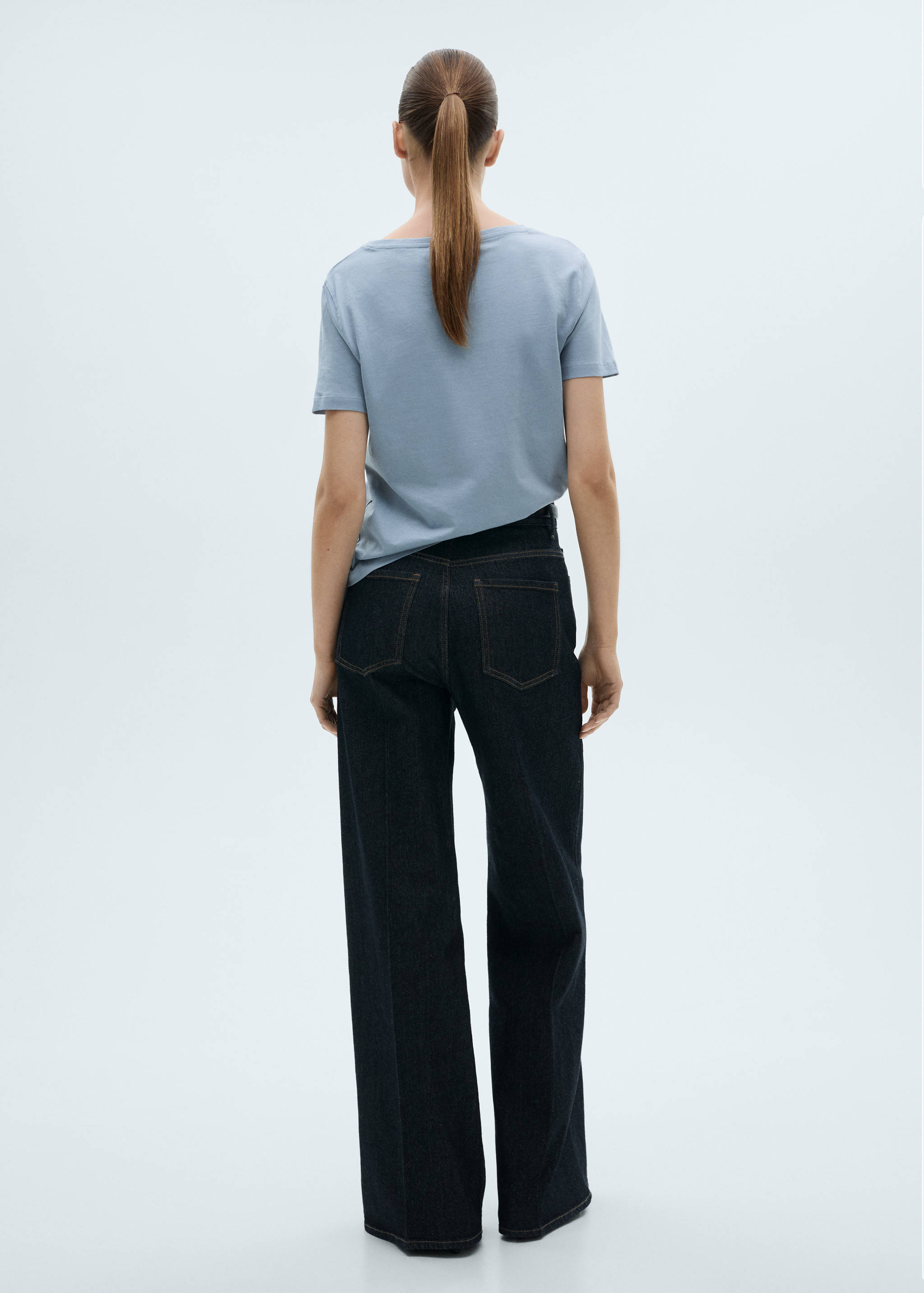 V-neck cotton T-shirt - Reverse of the article