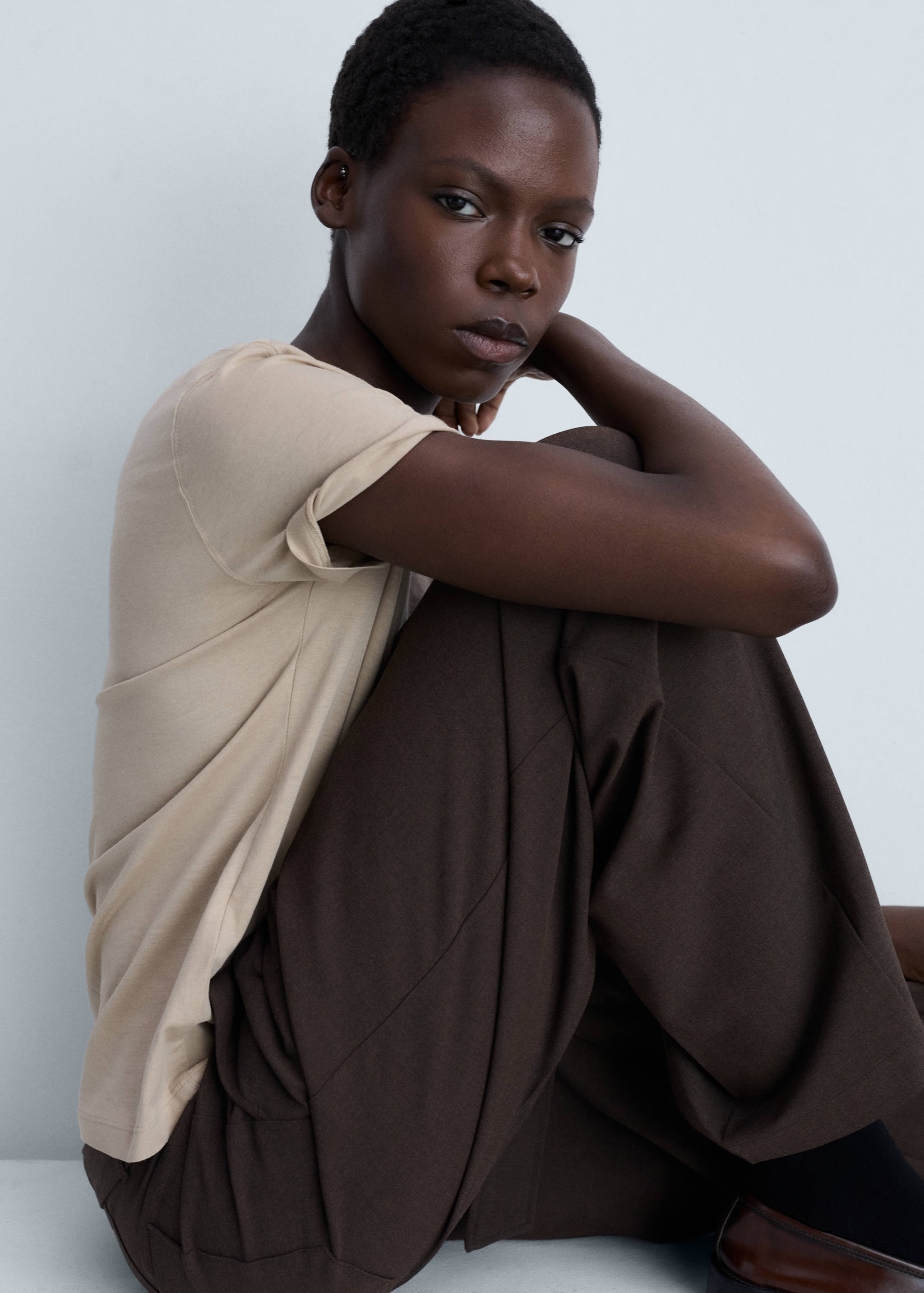 V-neck cotton T-shirt - Details of the article 1