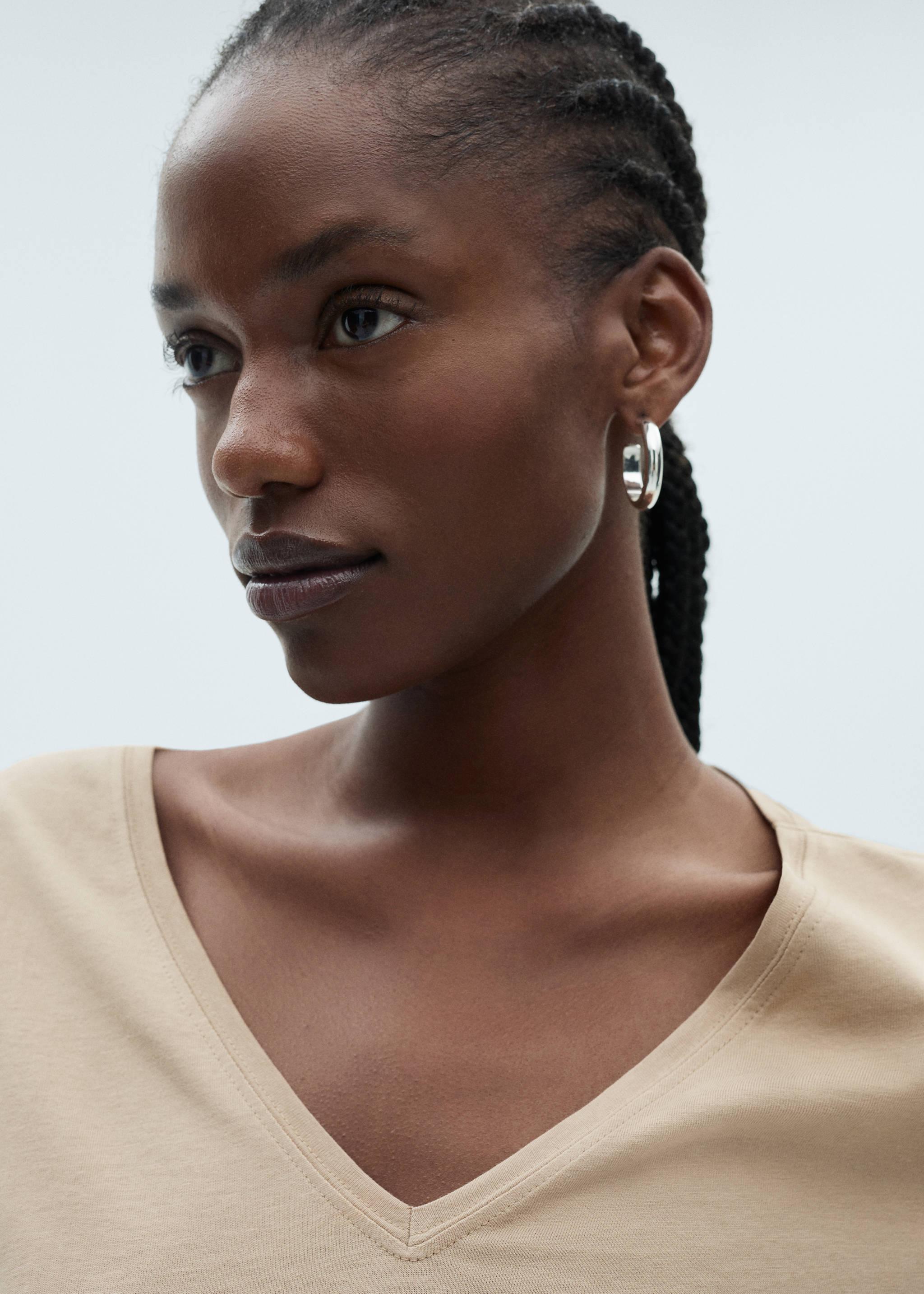 V-neck cotton T-shirt - Details of the article 4