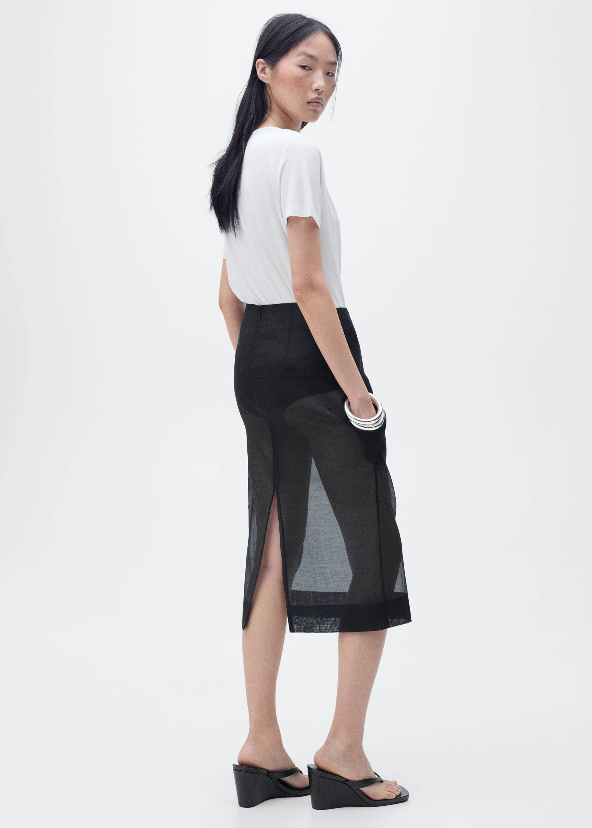 V-neck T-shirt - Reverse of the article