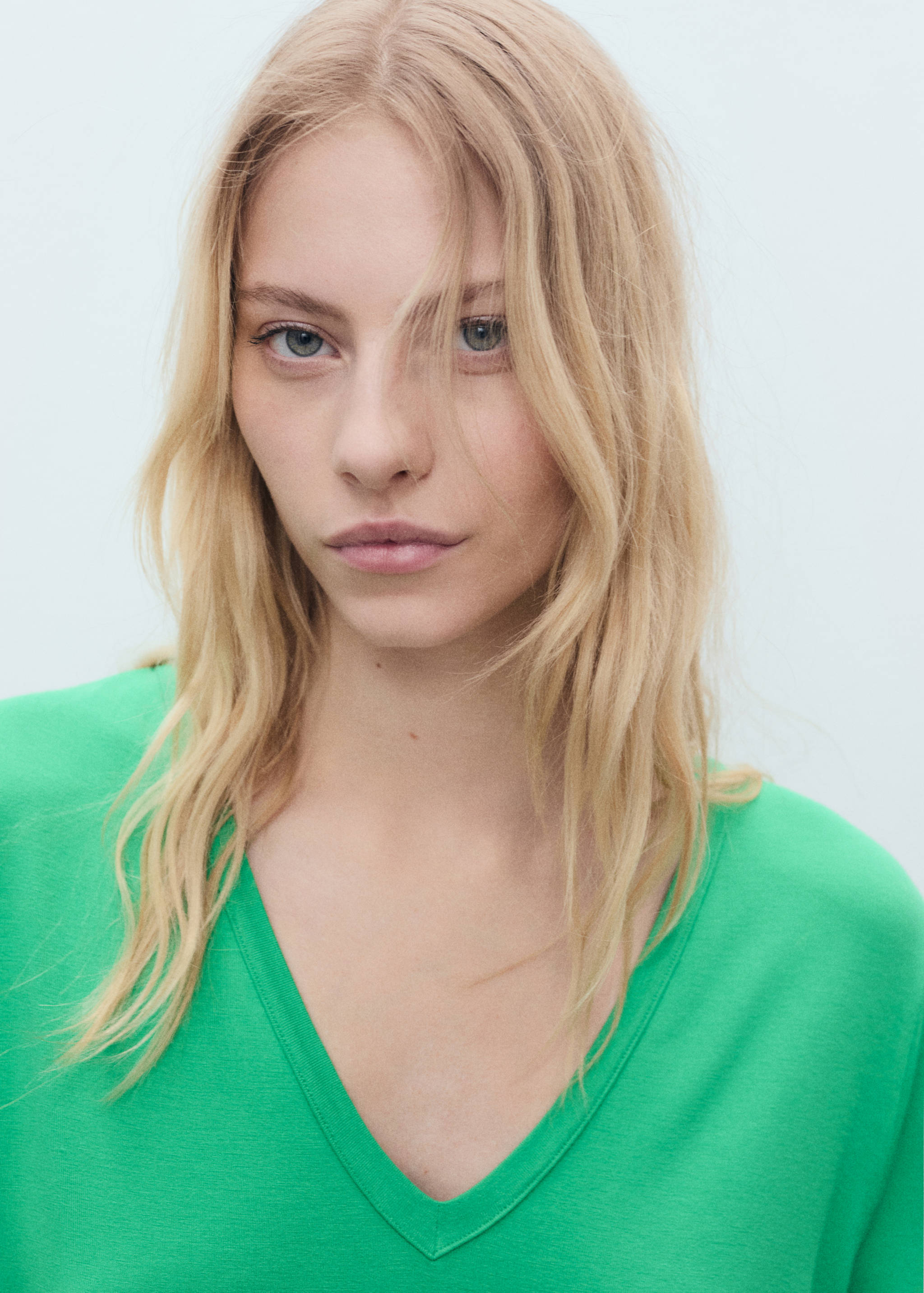 V-neck T-shirt - Details of the article 1