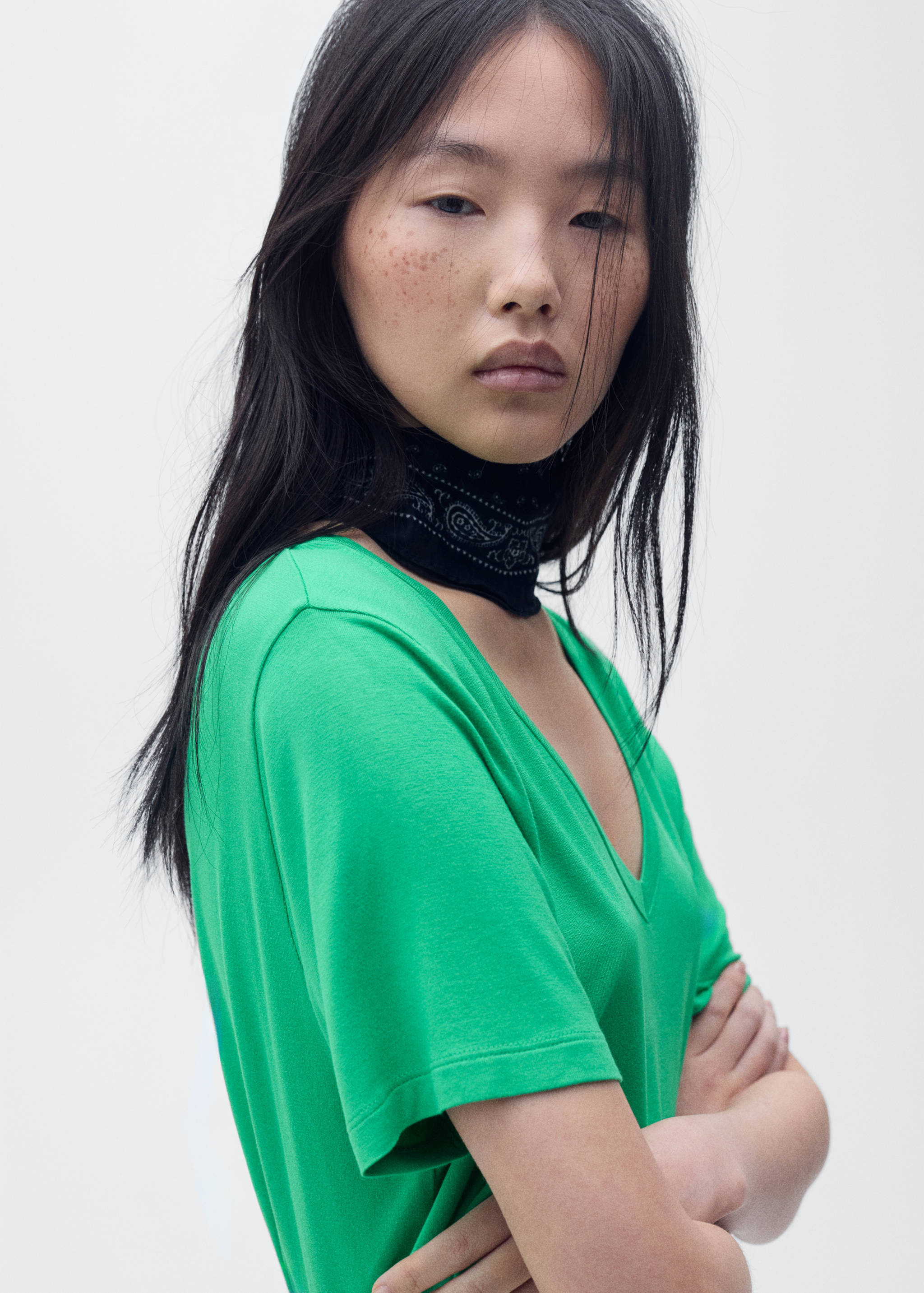 V-neck T-shirt - Details of the article 2