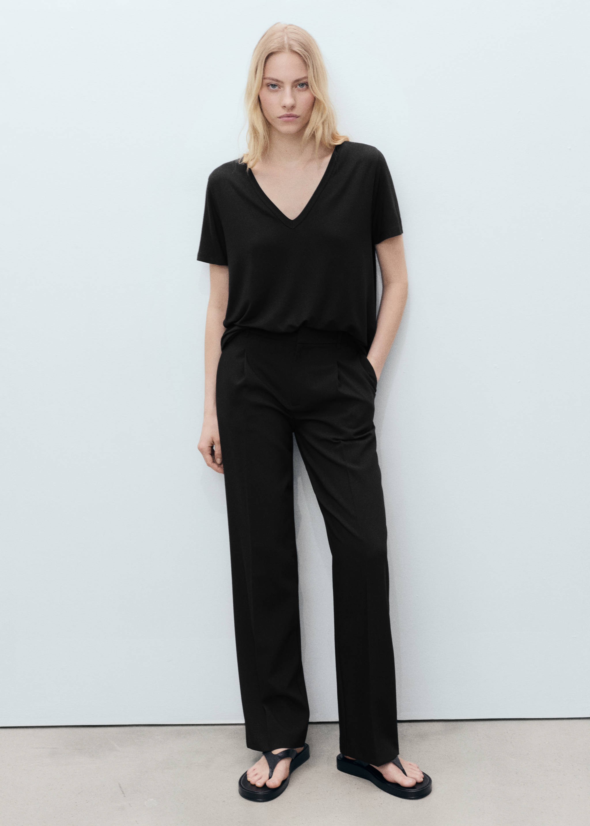 V-neck T-shirt - General plane