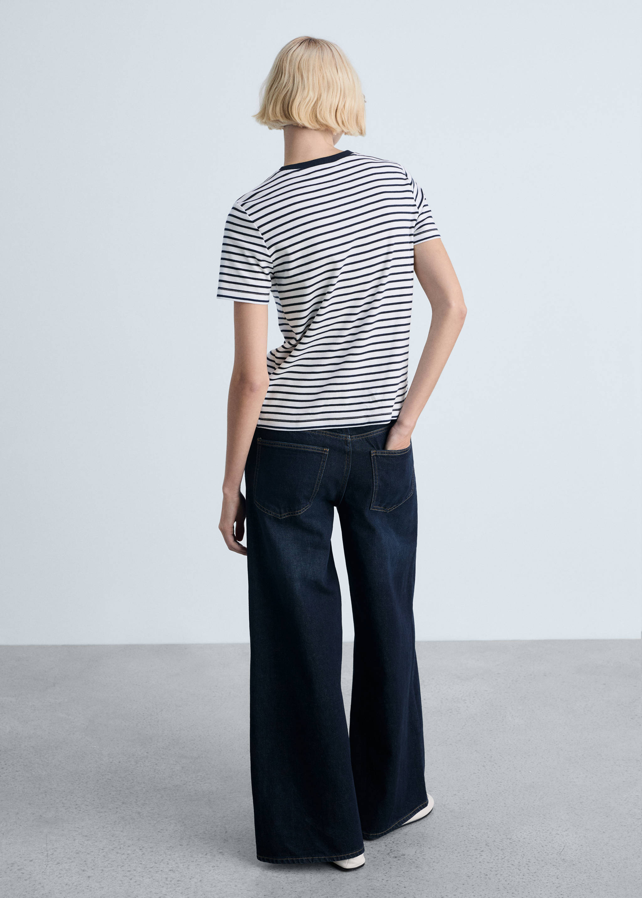 Striped short-sleeved cotton t-shirt - Reverse of the article