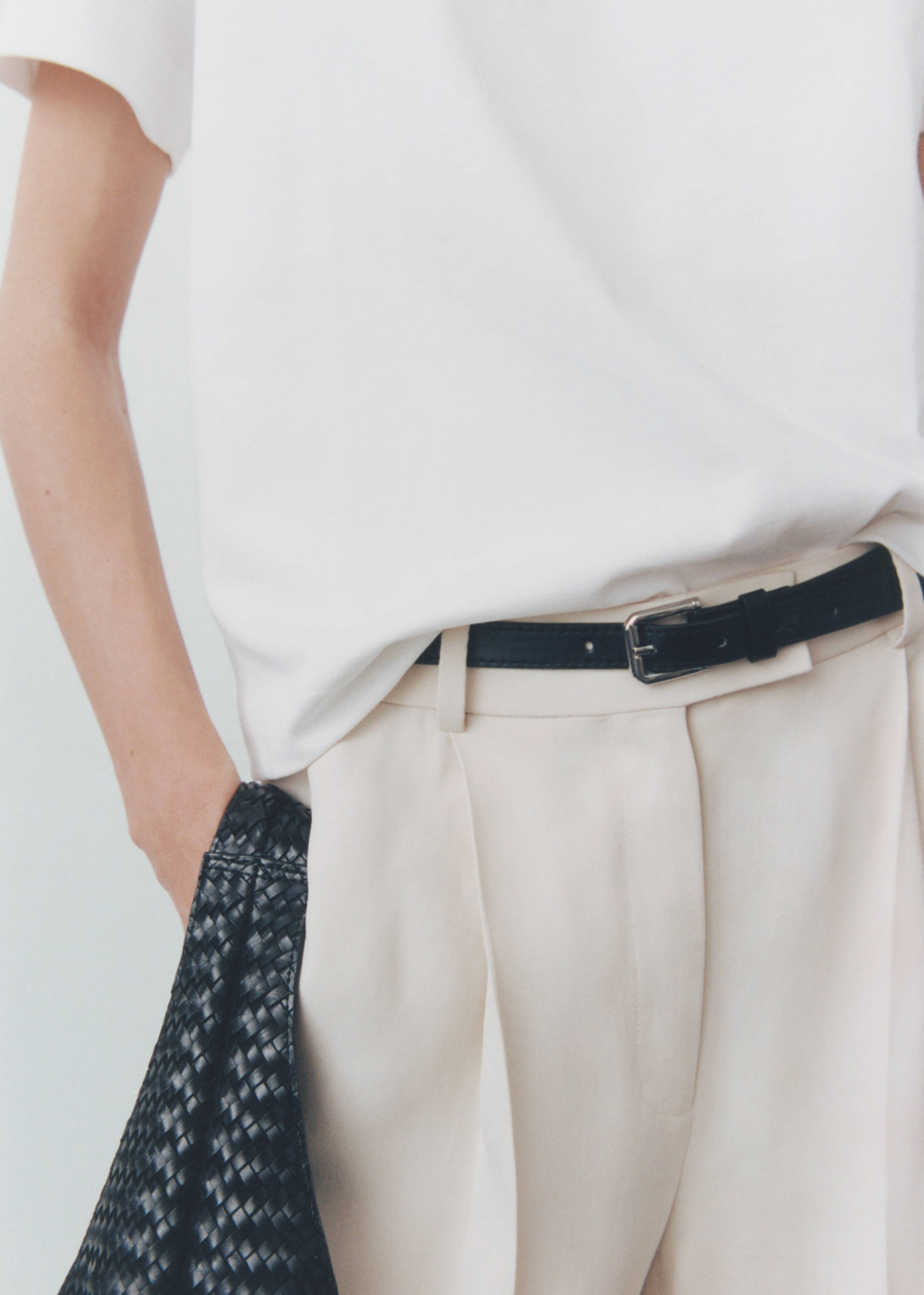 Short-sleeved cotton t-shirt - Details of the article 3