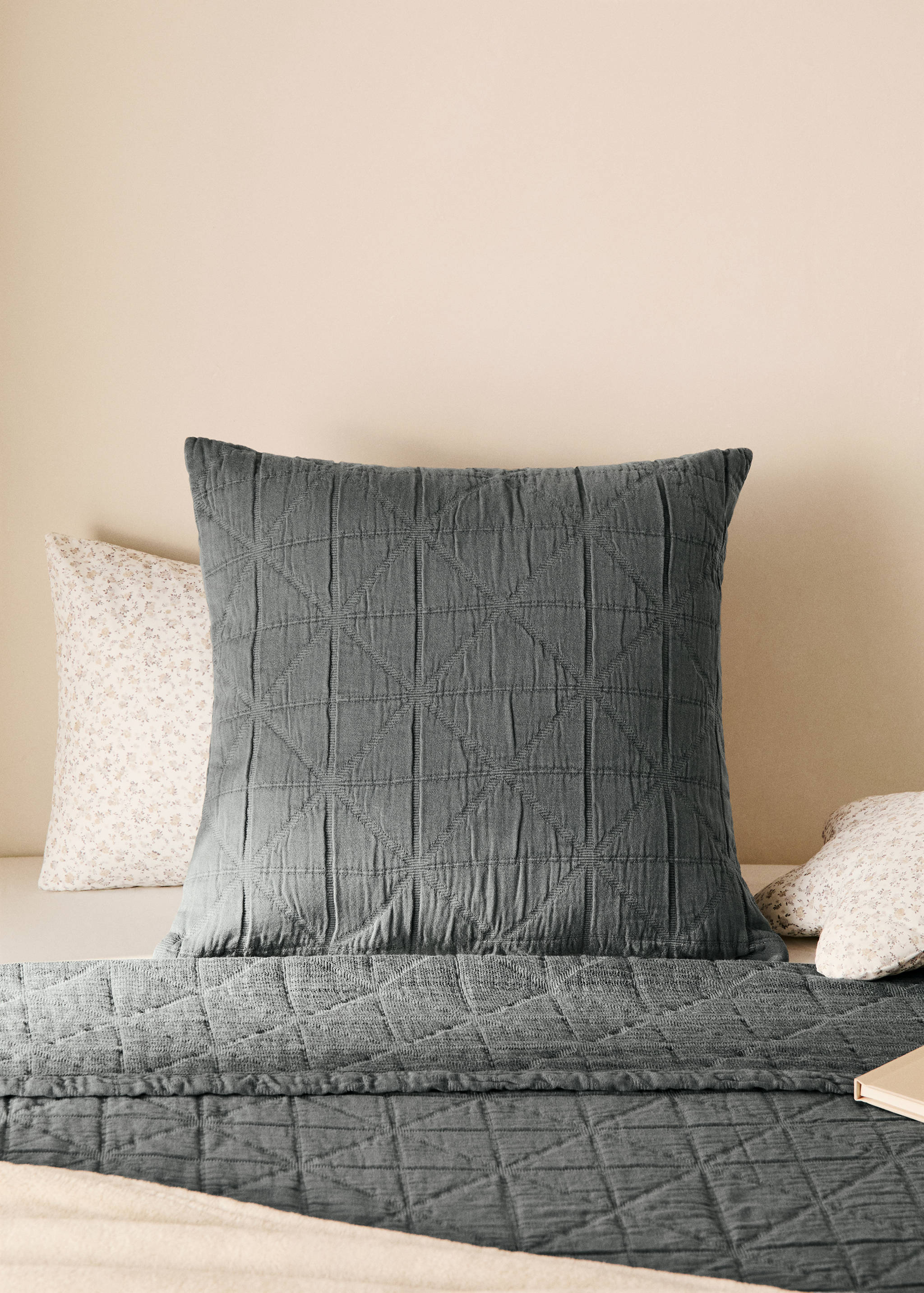 Children's cotton jacquard garment-dyed rhombus cushion cover 40x40 cm - General plane