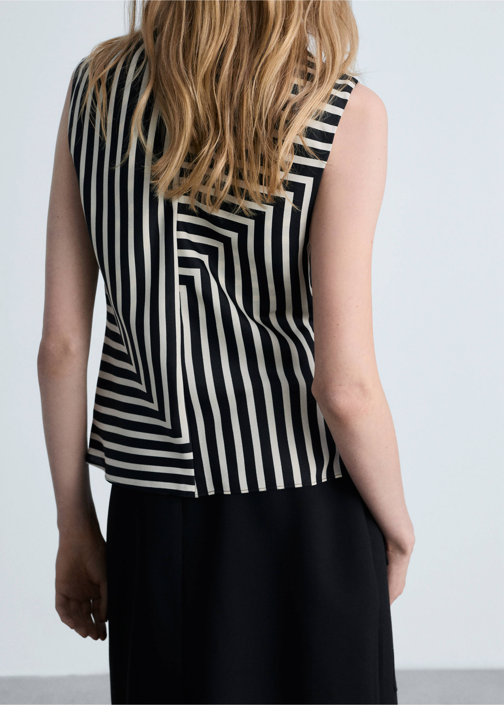 Striped perkins-neck blouse - Reverse of the article, Black. Ref: 87044091-00.