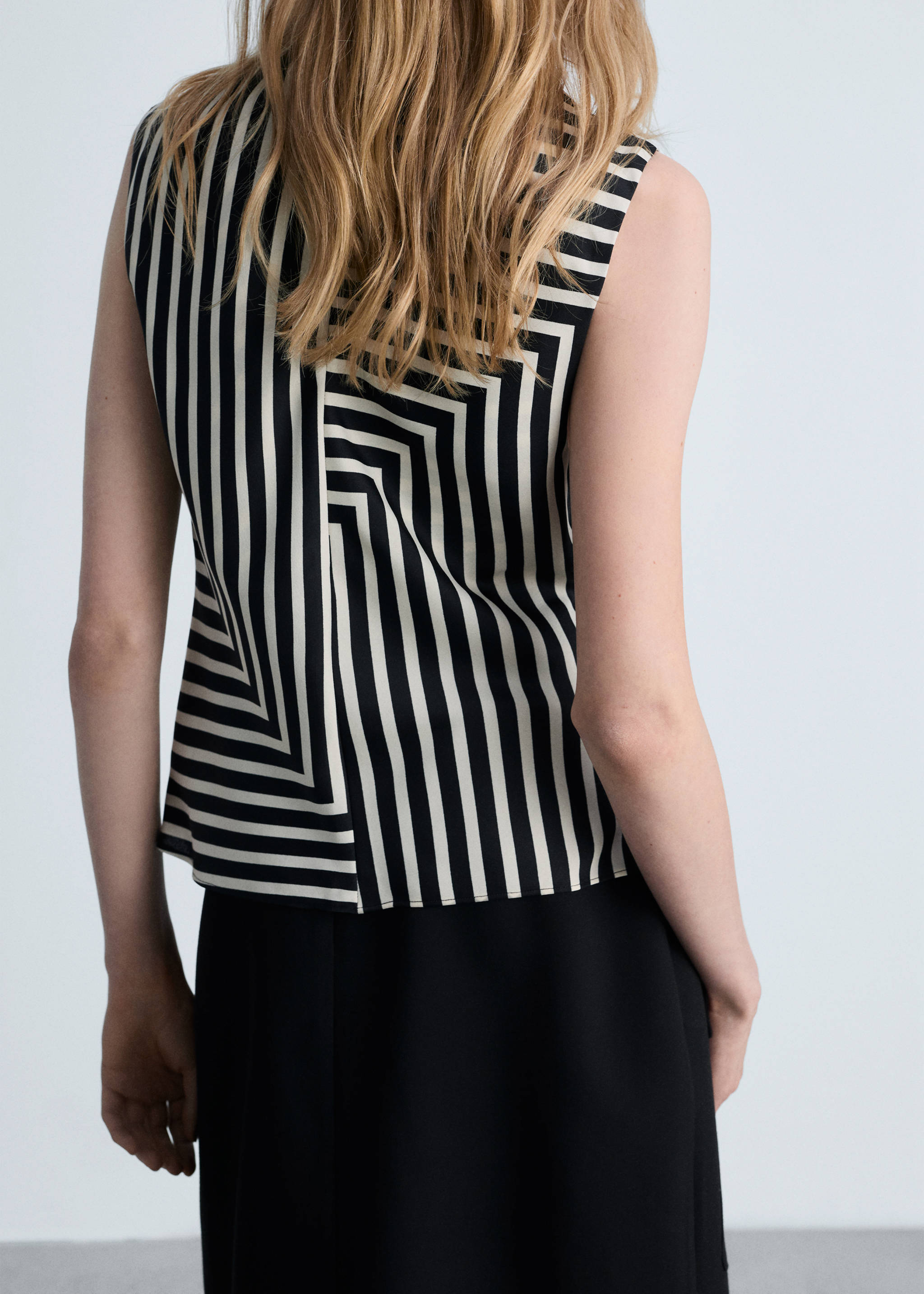 Striped perkins-neck blouse - Reverse of the article