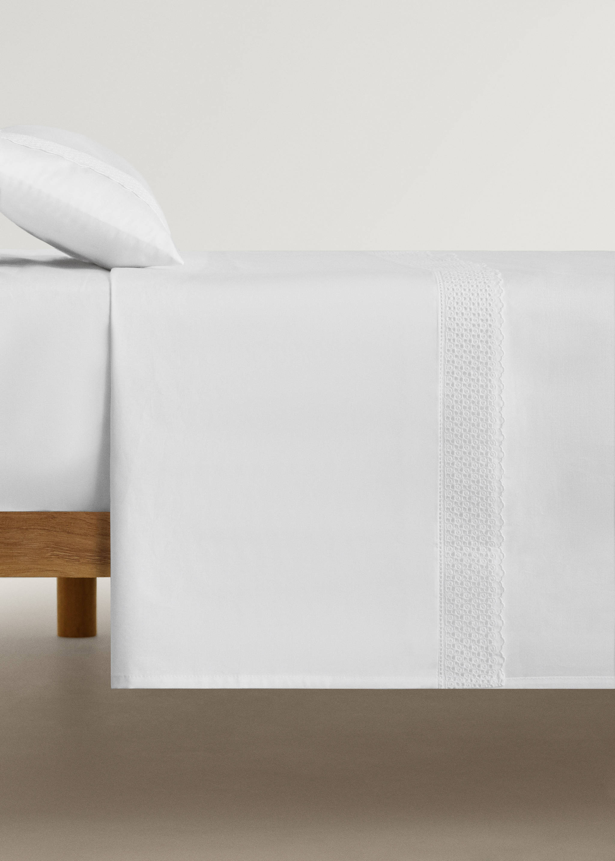 Set of embroidered percale cotton sheets and pillow for cot - Article without model