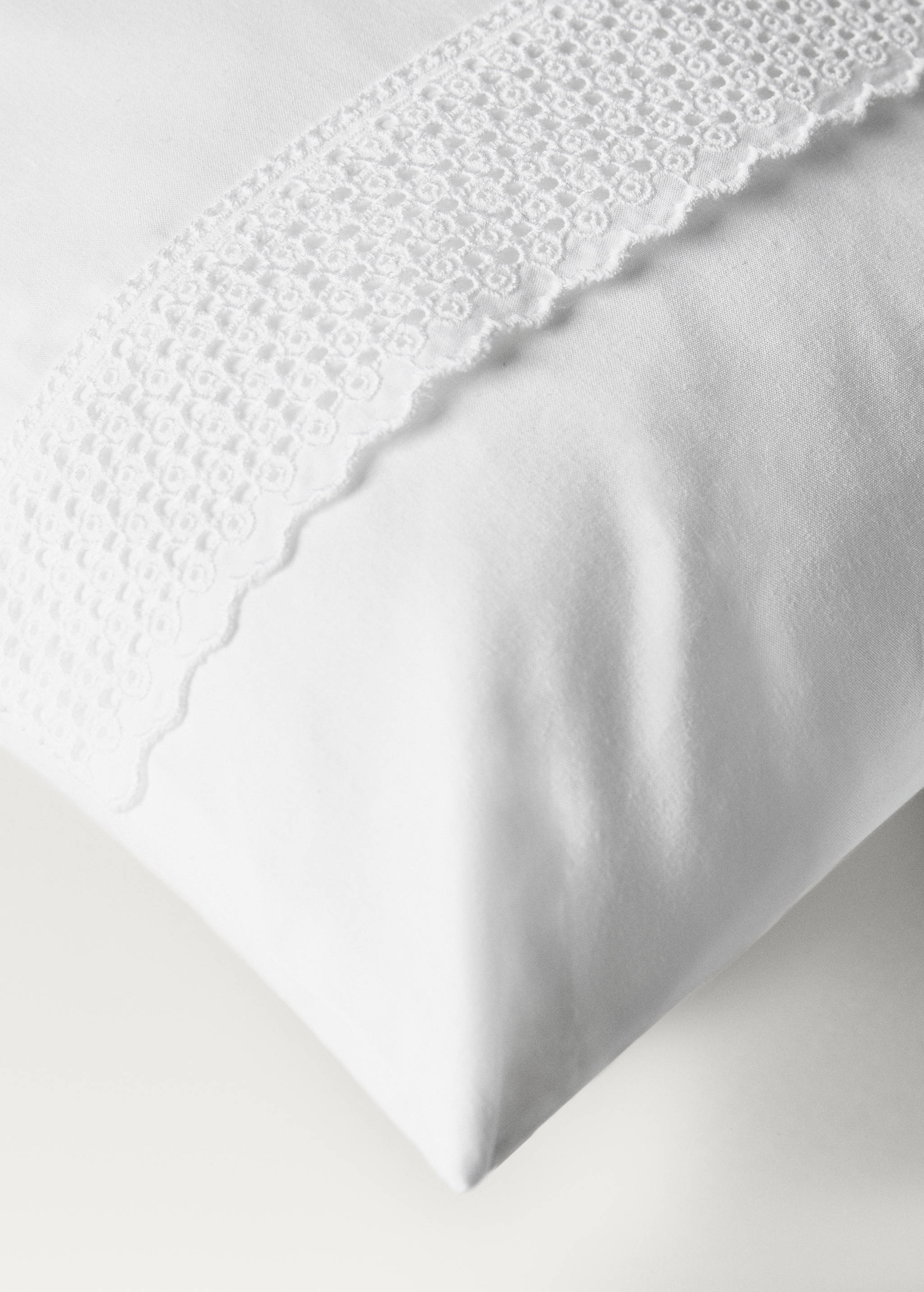 Set of embroidered percale cotton sheets and pillow for cot - Details of the article 3