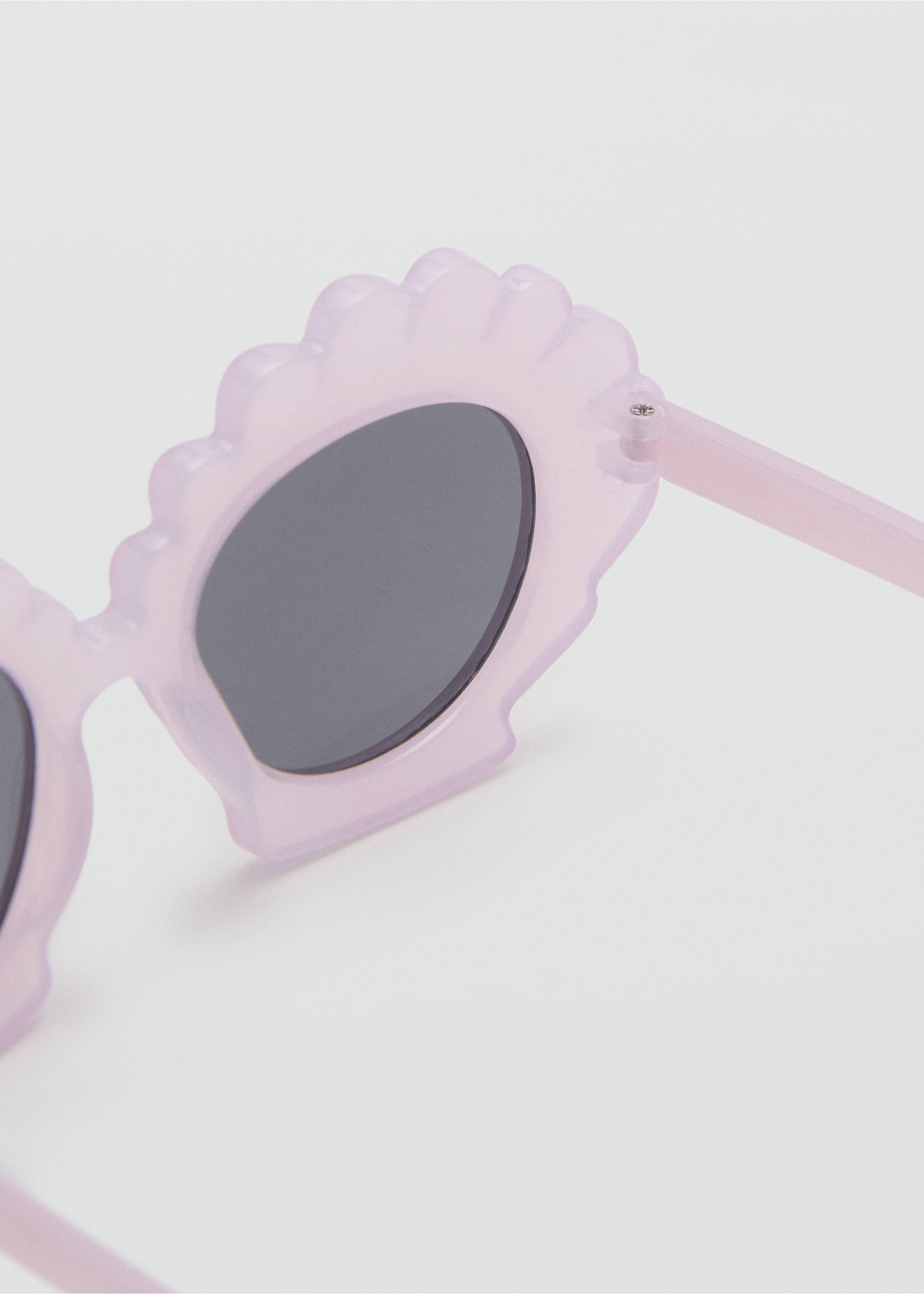Sunglasses with shell-frame - Details of the article 1, Light/Pastel Purple. Ref: 87044394-00.