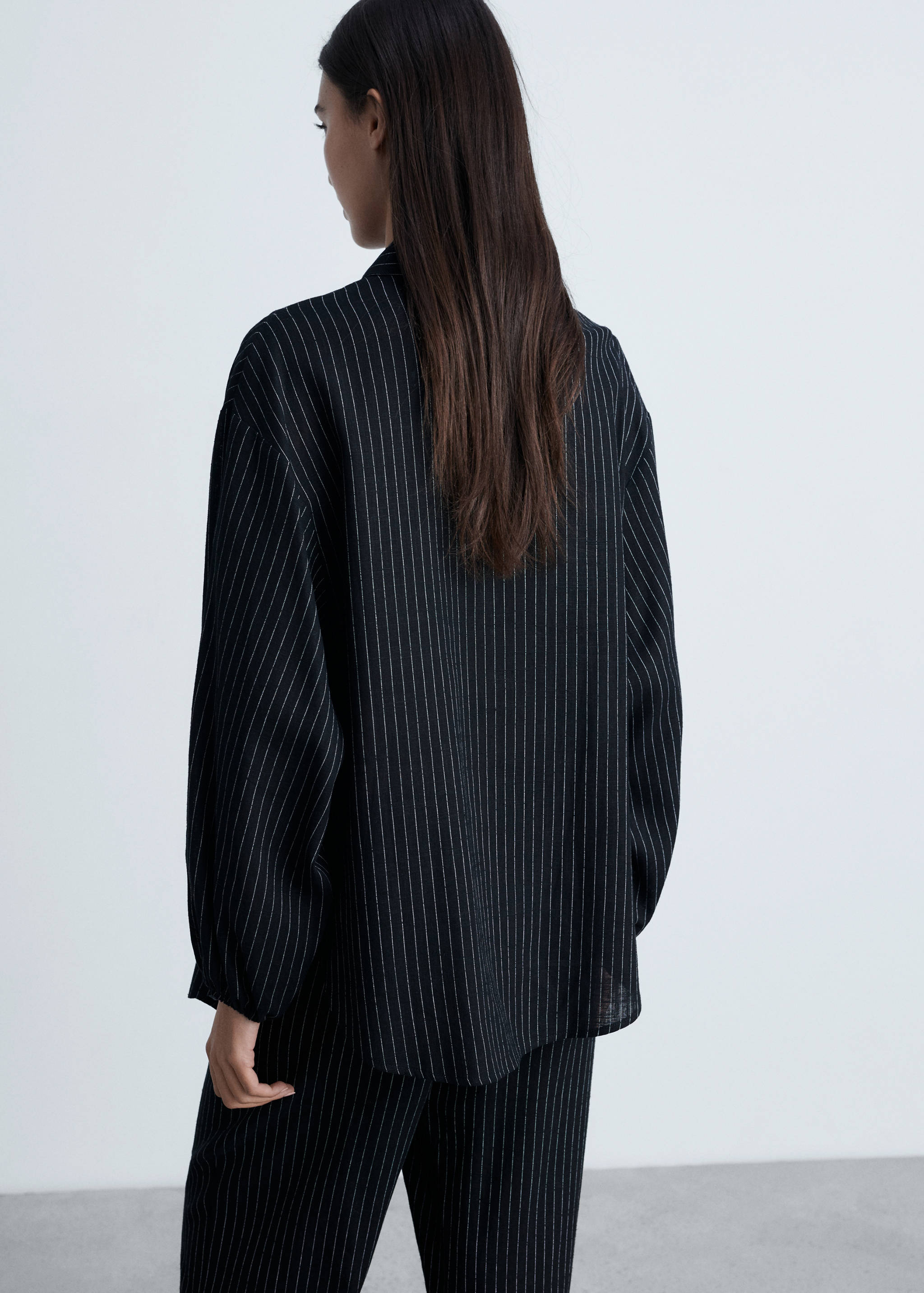 قميص به عقدة ومخطط - الجهة الخلفية للمنتج