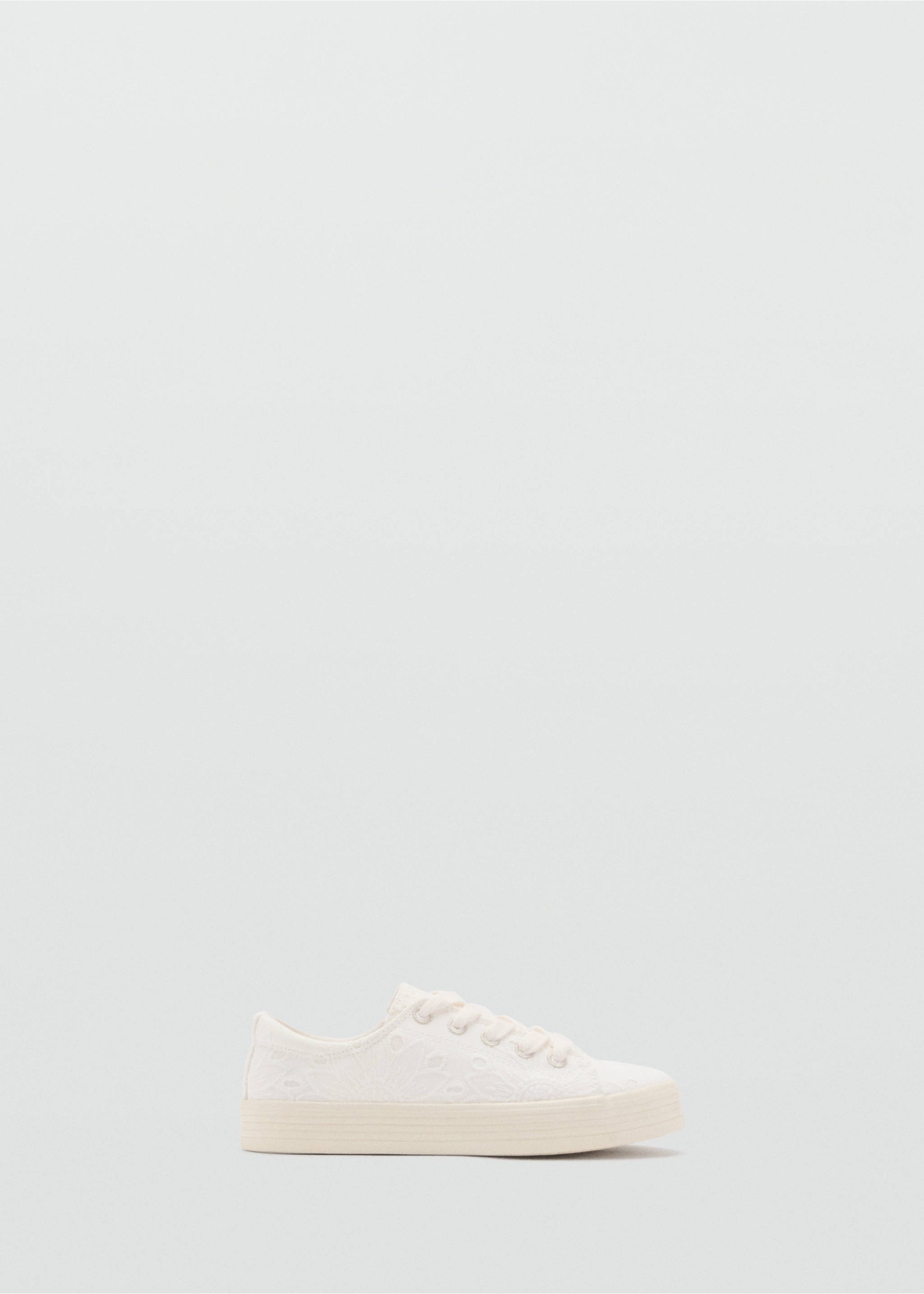 Baskets brodées - Article sans modèle, Blanc. Ref: 87044781-00.
