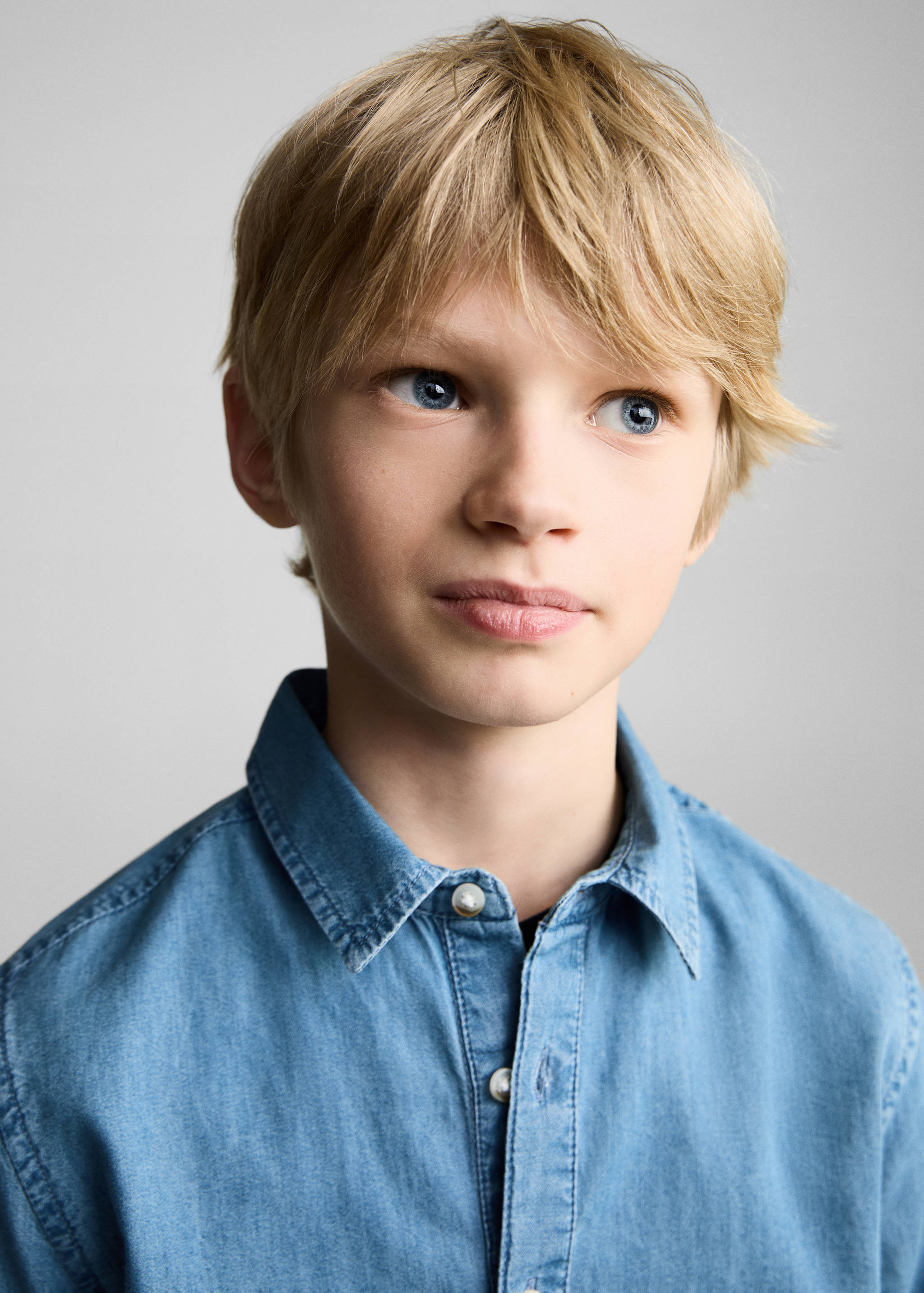 Denim shirt with polo collar - Details of the article 1