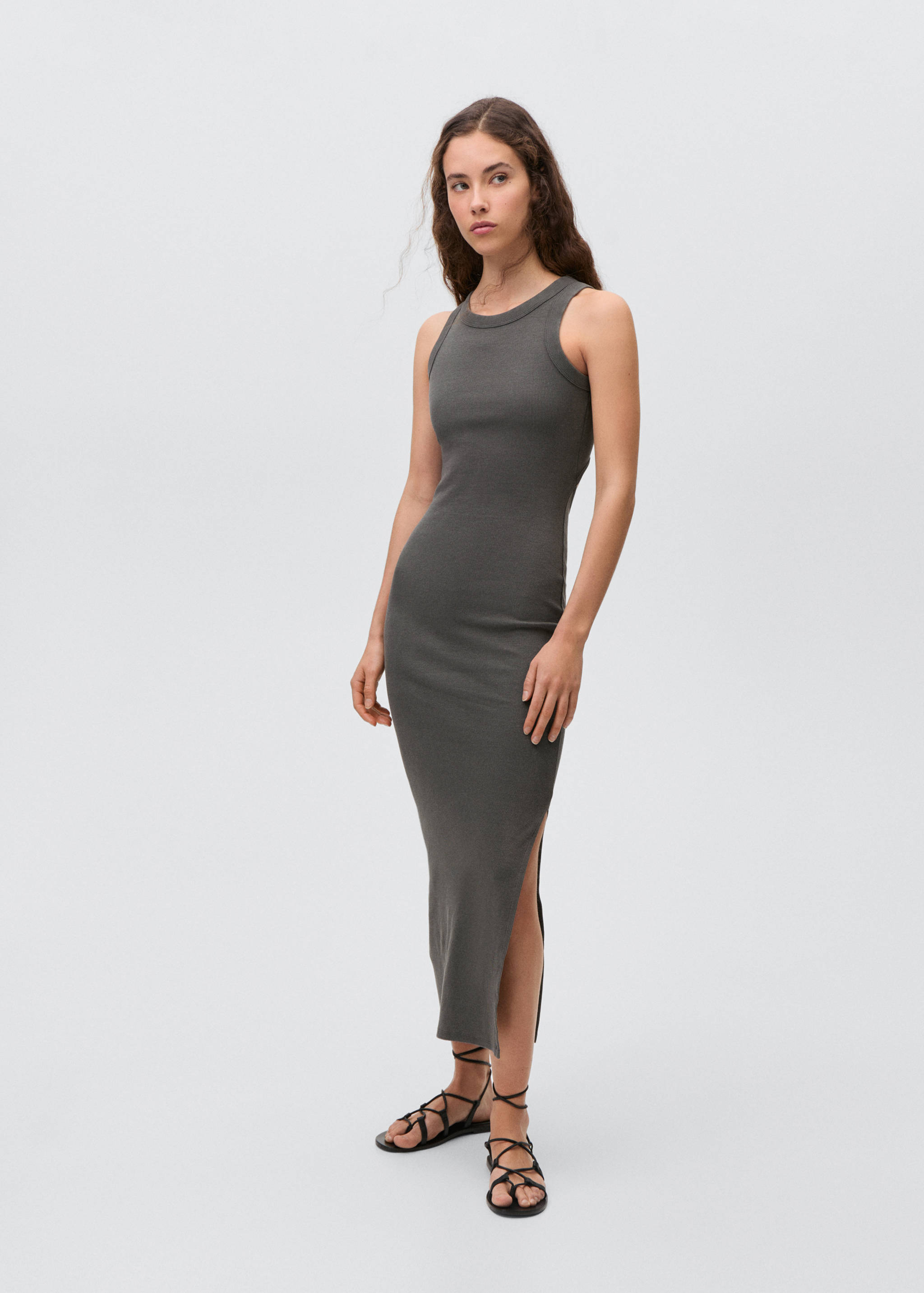 Long back slit dress - General plane