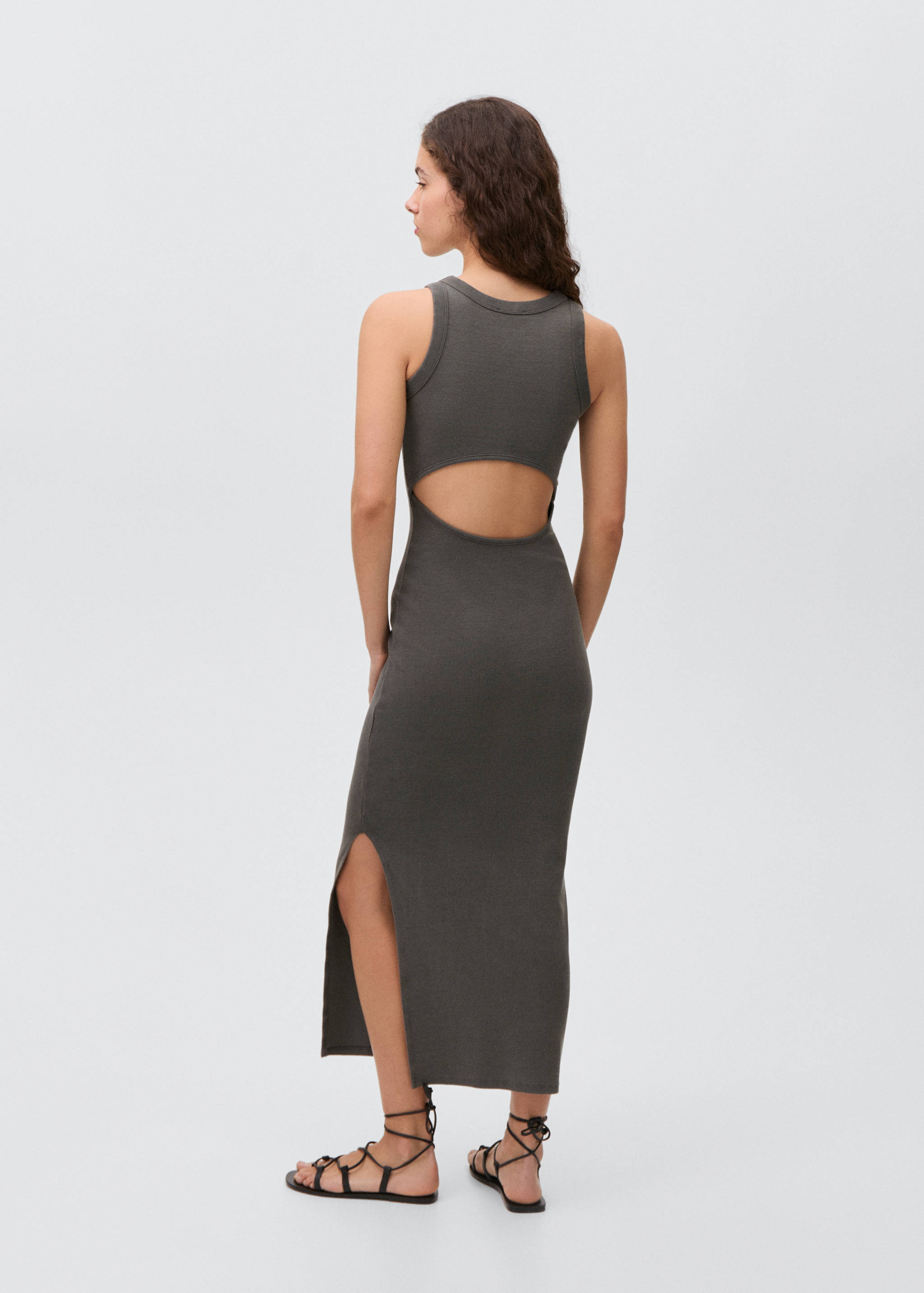Long back slit dress - Reverse of the article