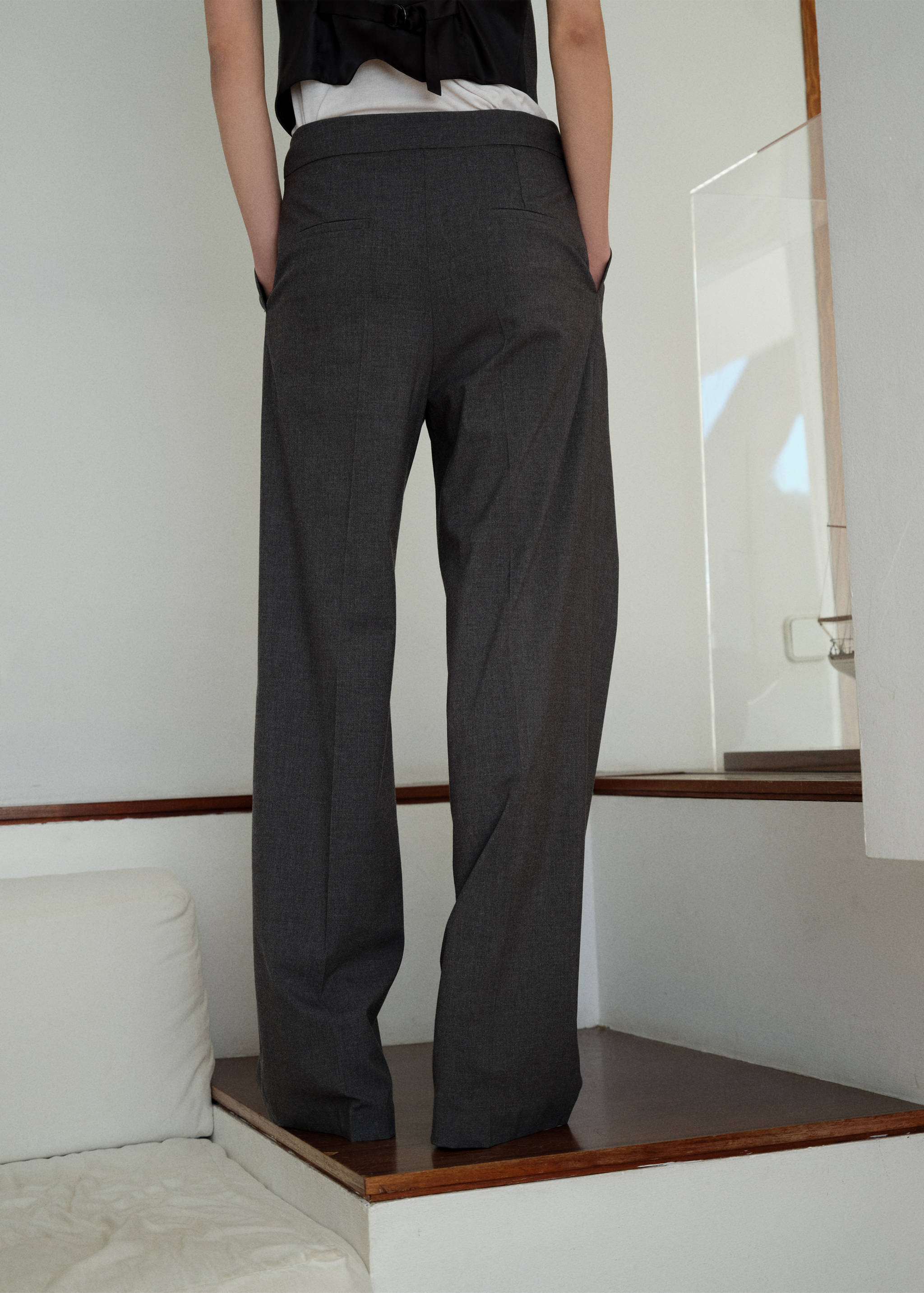 Pantalon de tailleur droit - Plan moyen