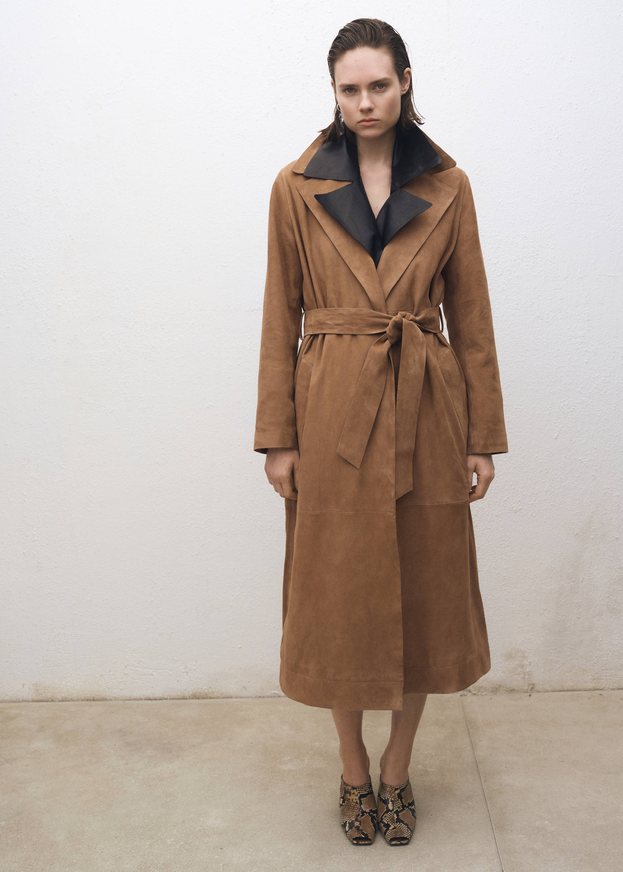 Belted suede trench coat - General plane