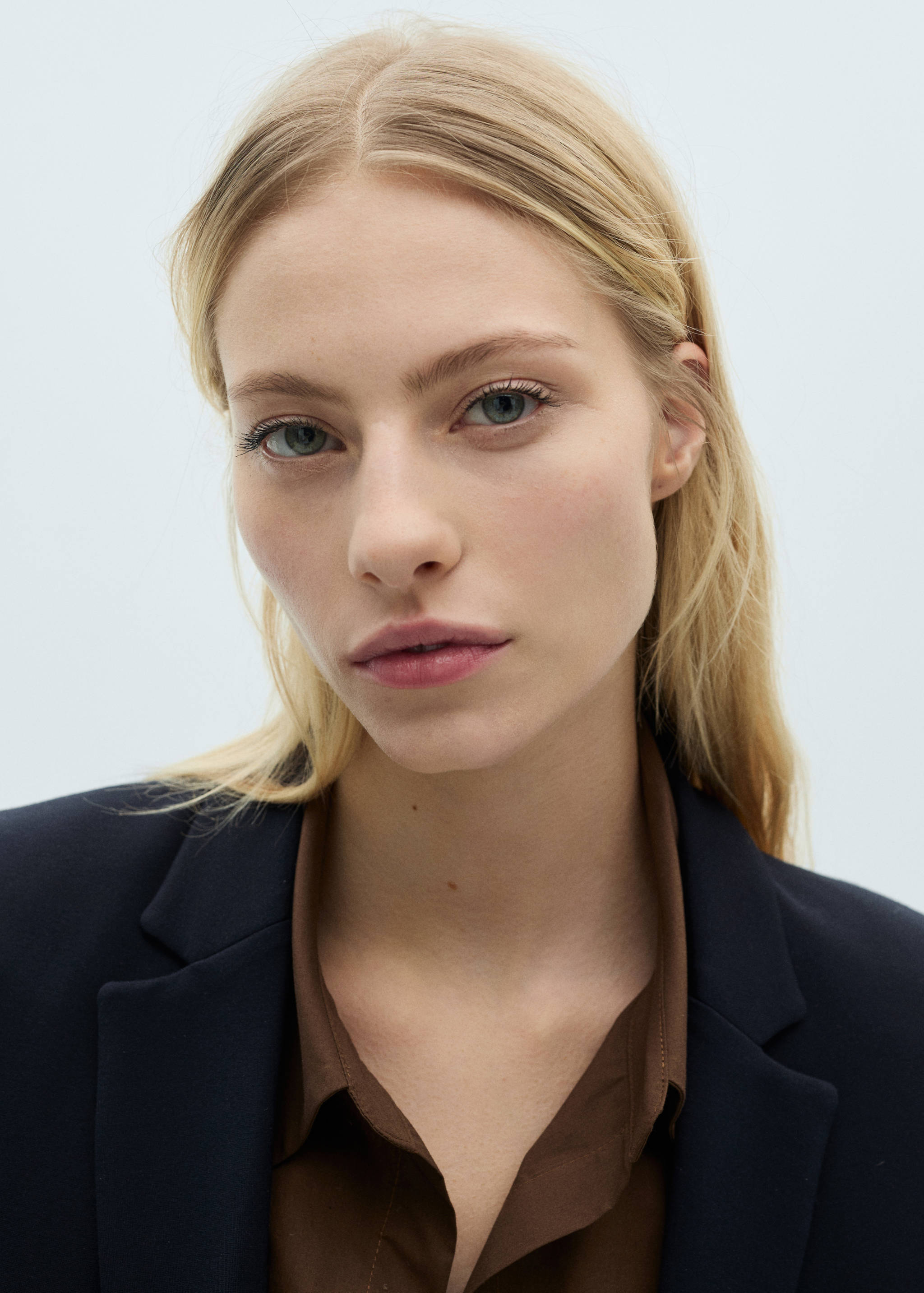 Suit blazer with flap pockets - Details of the article 1