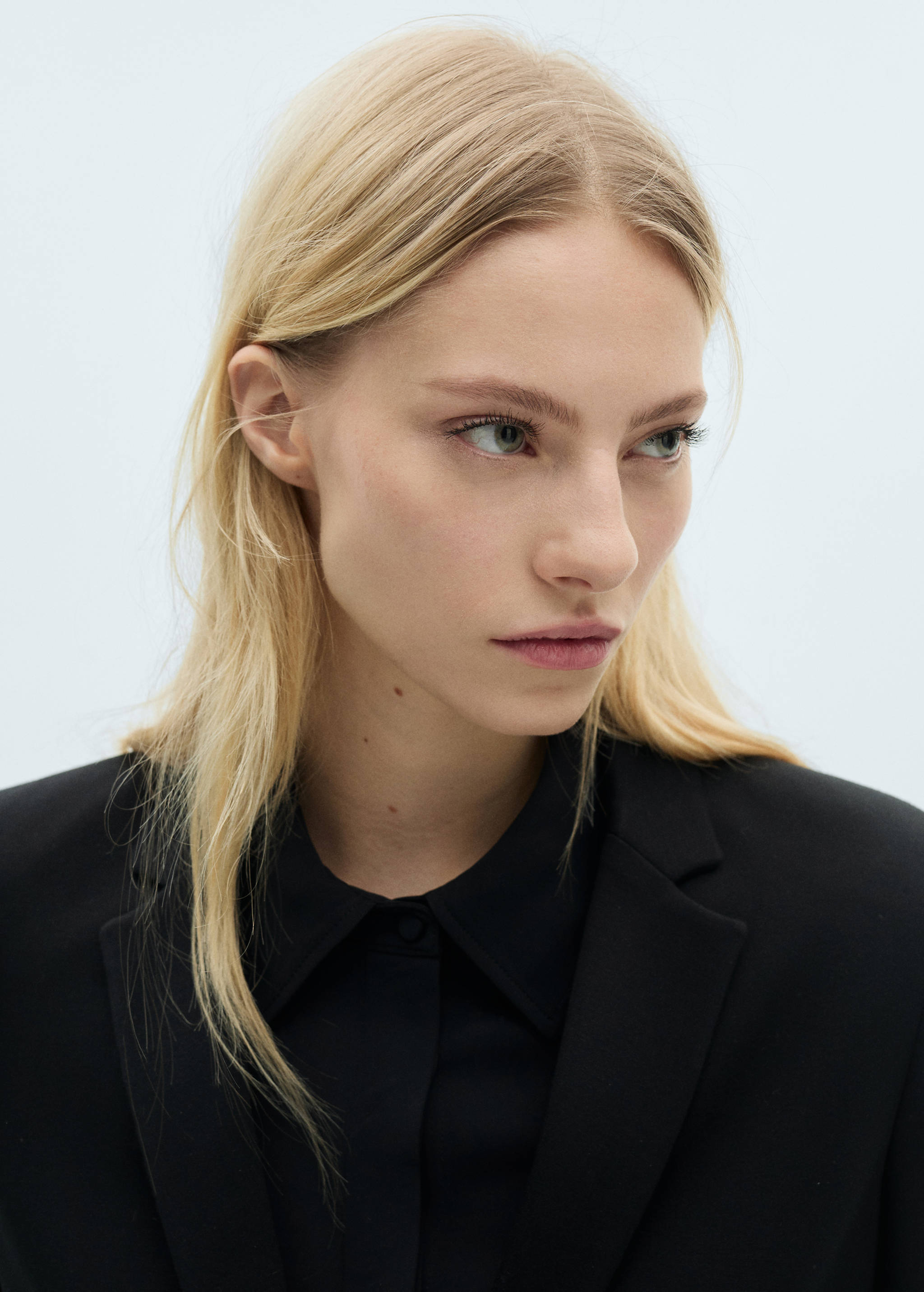 Suit blazer with flap pockets - Details of the article 1