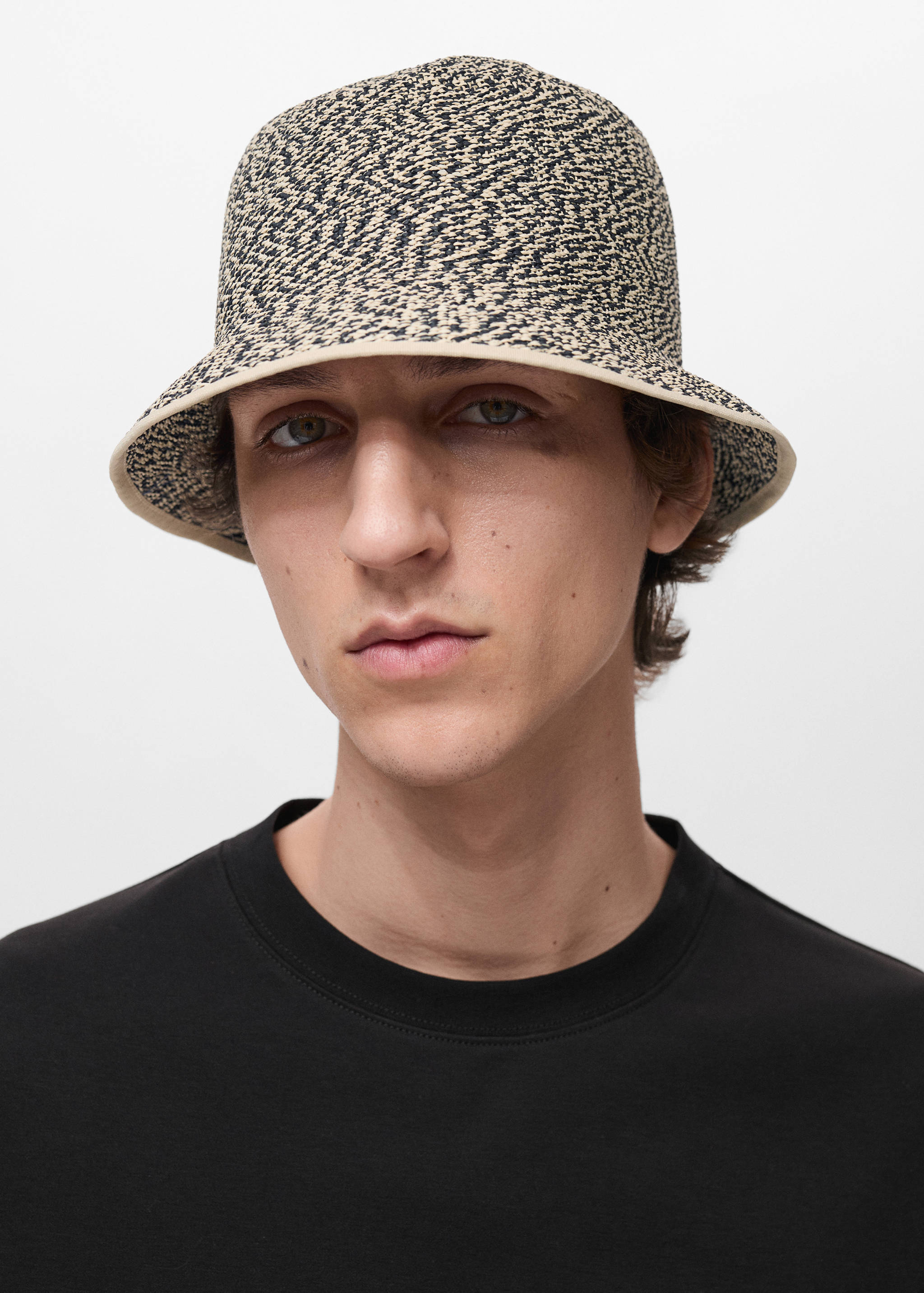 Straw bucket hat - General plane