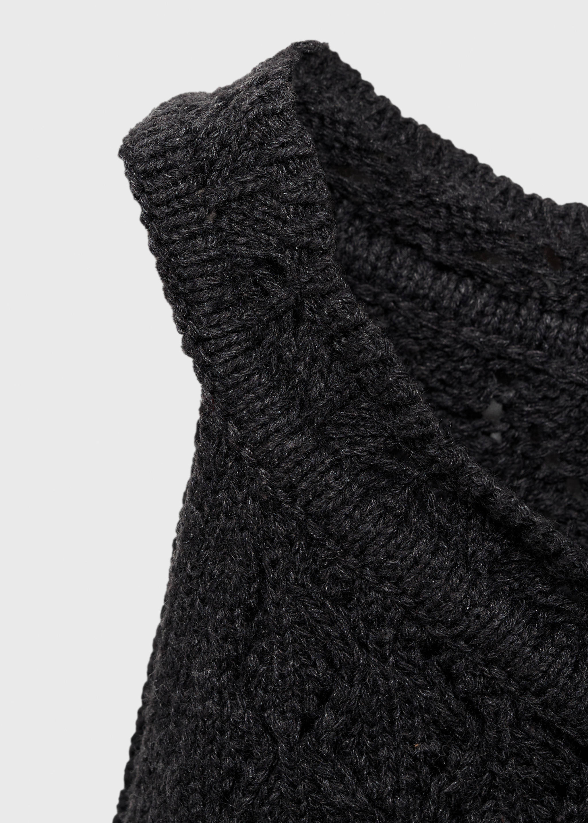 Топ со швейцарской вышивкой - Деталь изделия 8