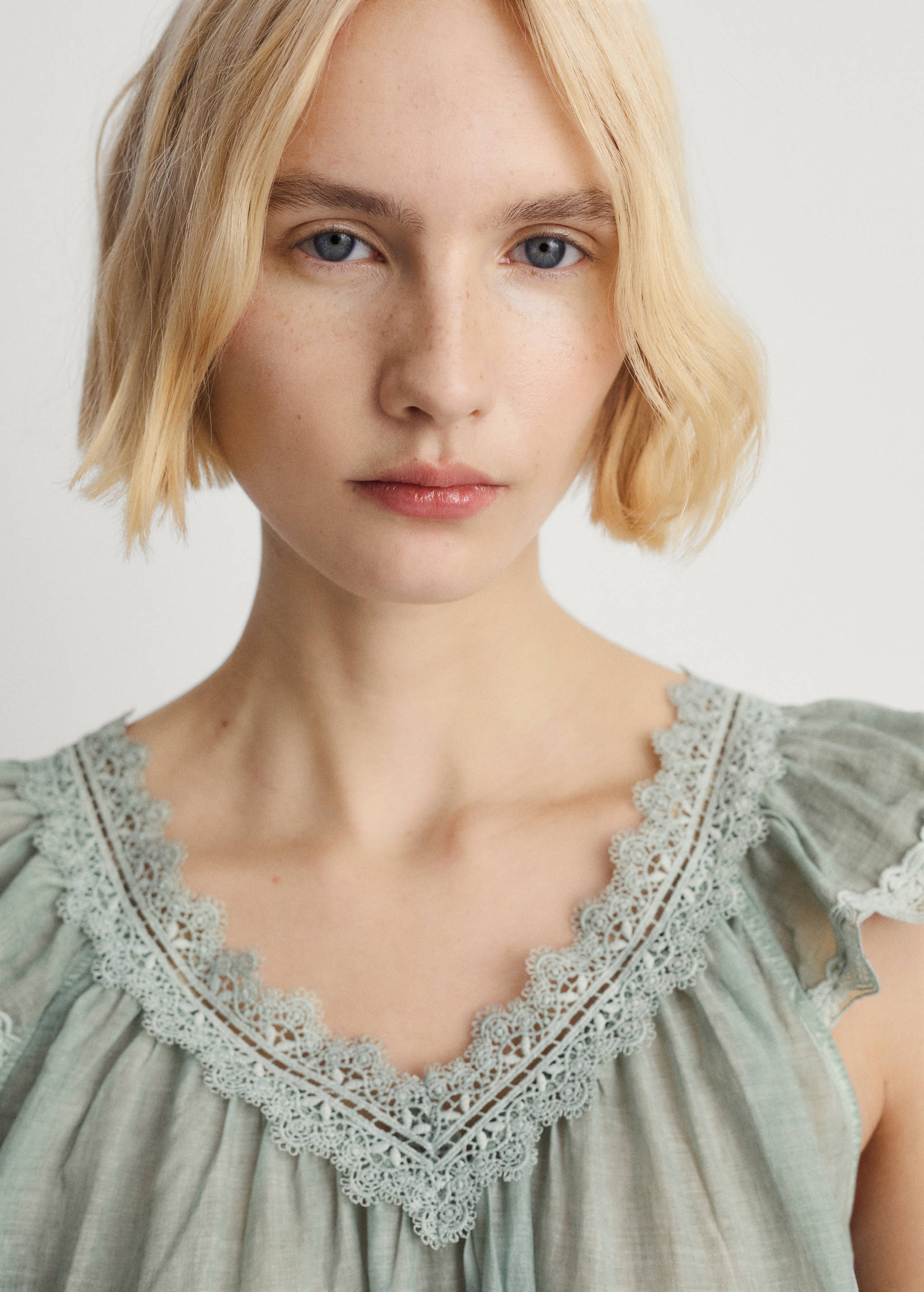 Camisa de dormir de algodão overdyed com renda - Pormenor do artigo 1