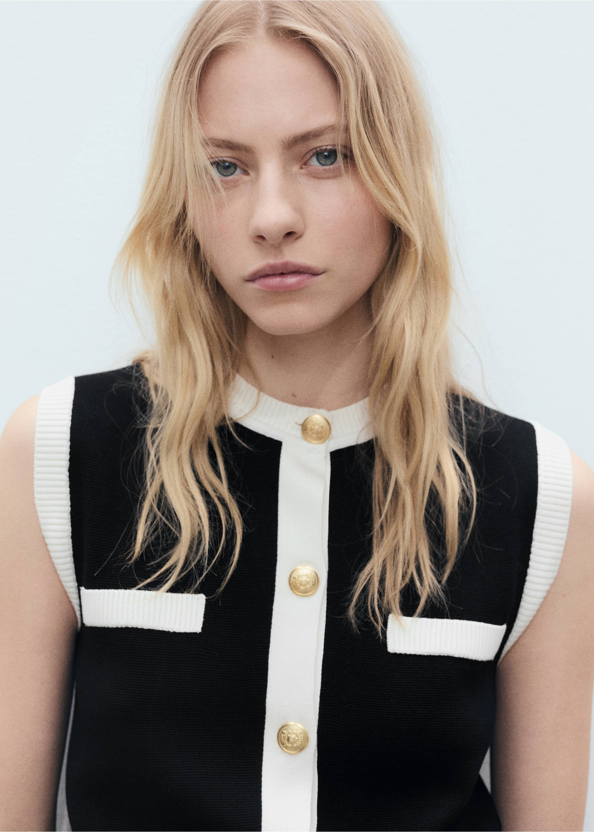 Knitted waistcoat with contrast piping - Medium plane, Black. Ref: 87045763-00.