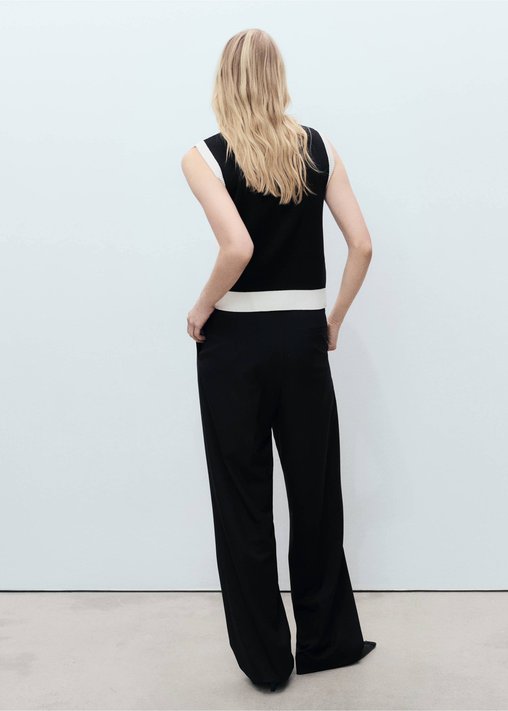 Knitted waistcoat with contrast piping - Reverse of the article, Black. Ref: 87045763-00.