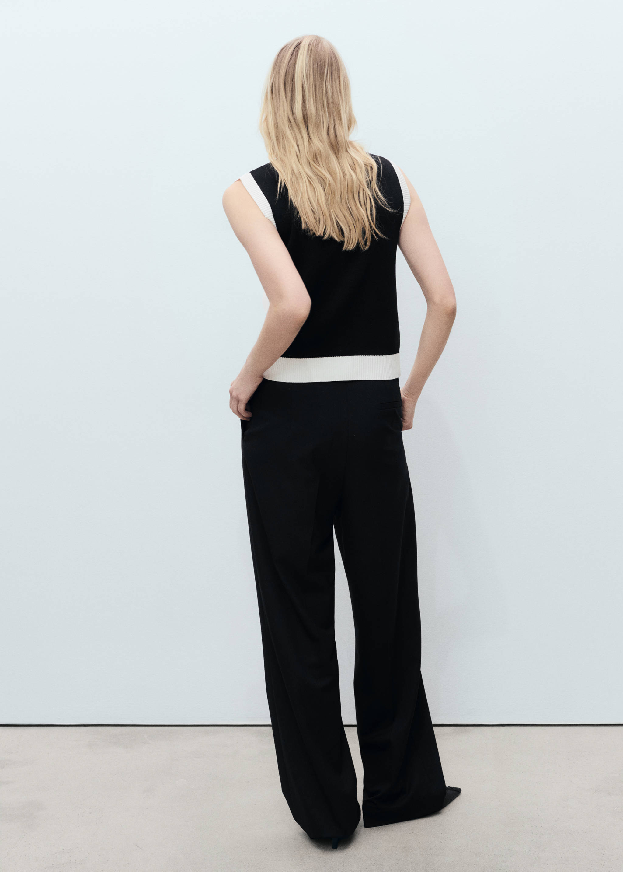 Knitted waistcoat with contrast piping - Reverse of the article