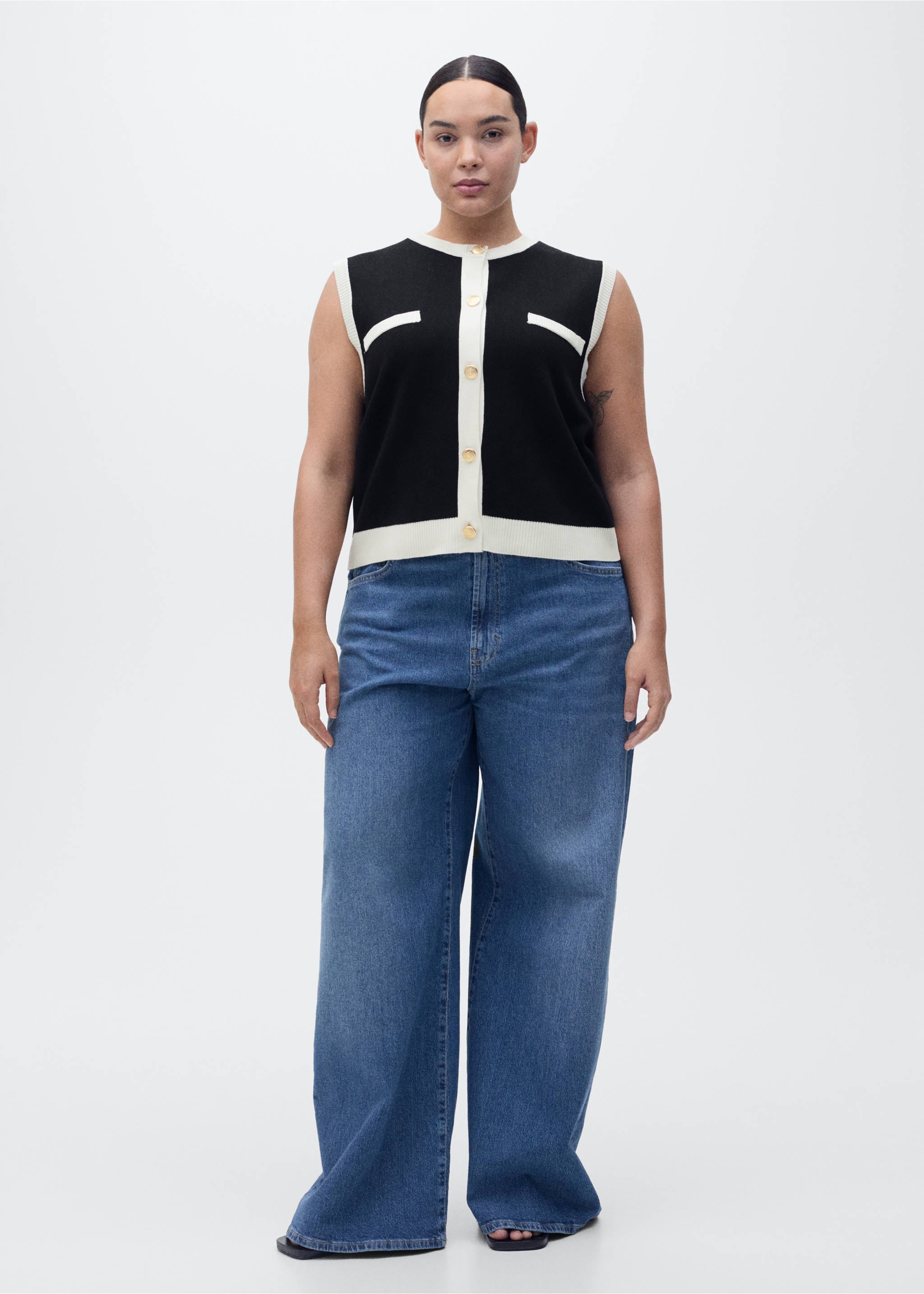 Knitted waistcoat with contrast piping - Details of the article 3, Black. Ref: 87045763-00.